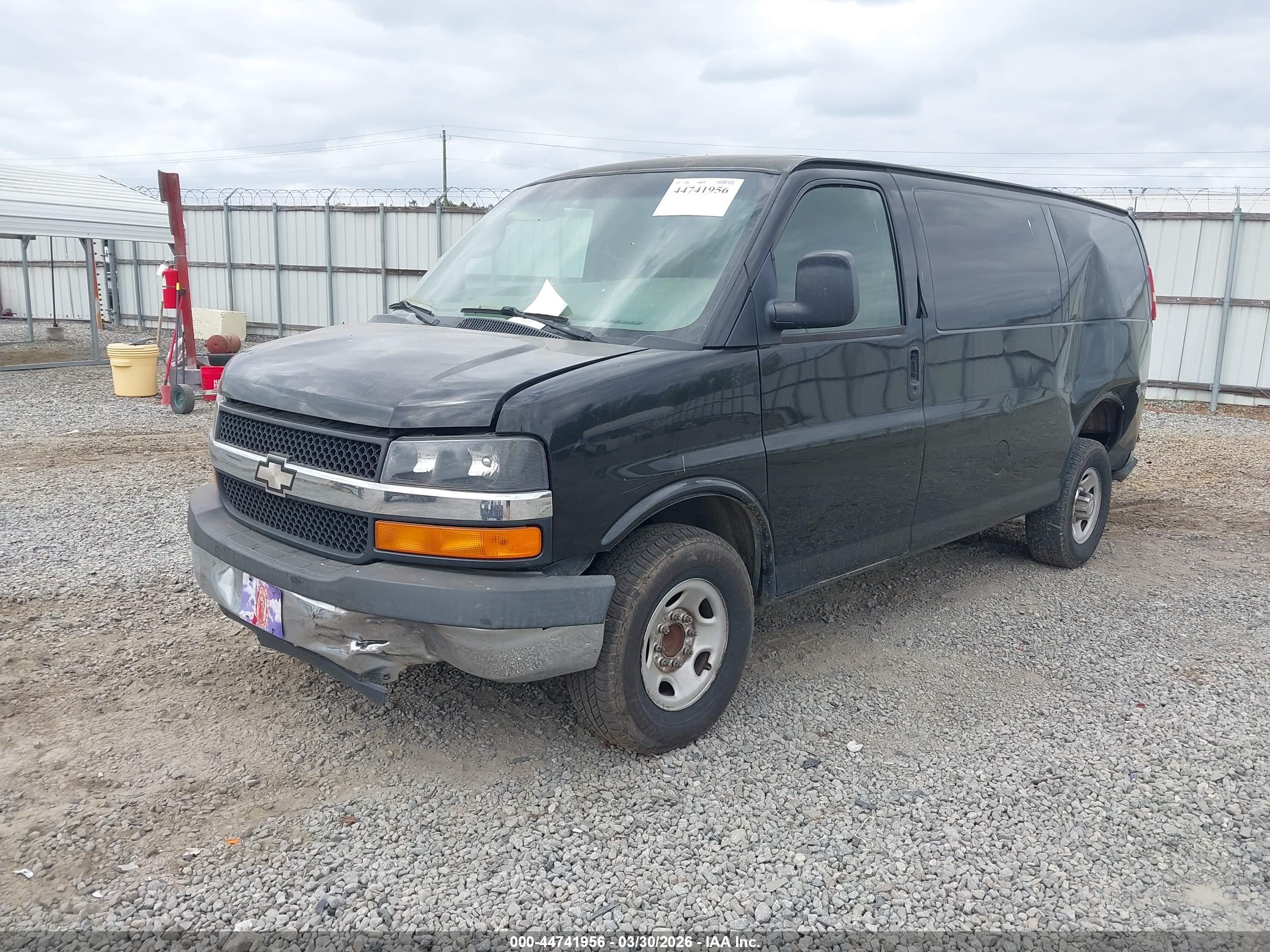 CHEVROLET EXPRESS image 2