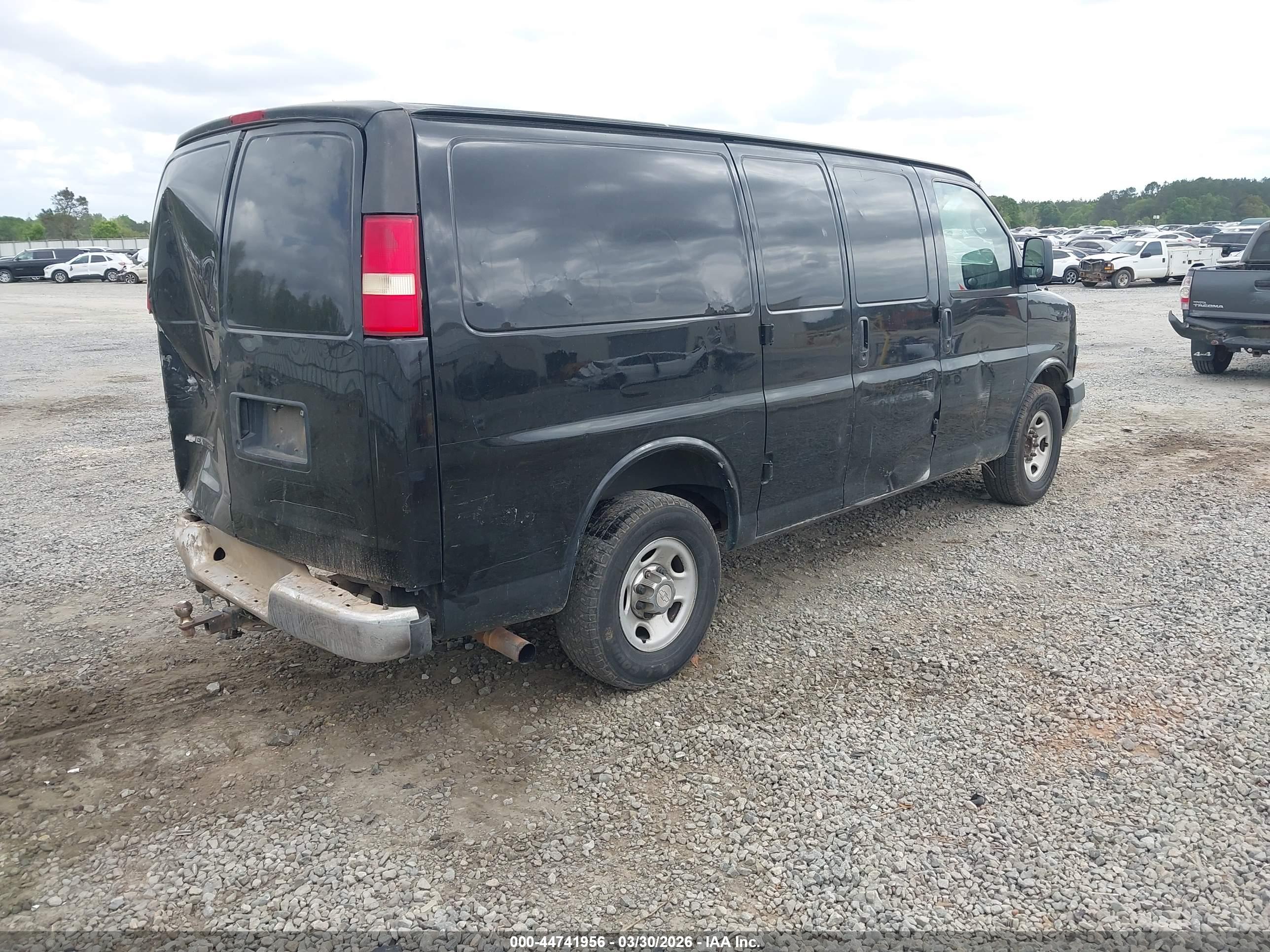 CHEVROLET EXPRESS image 4