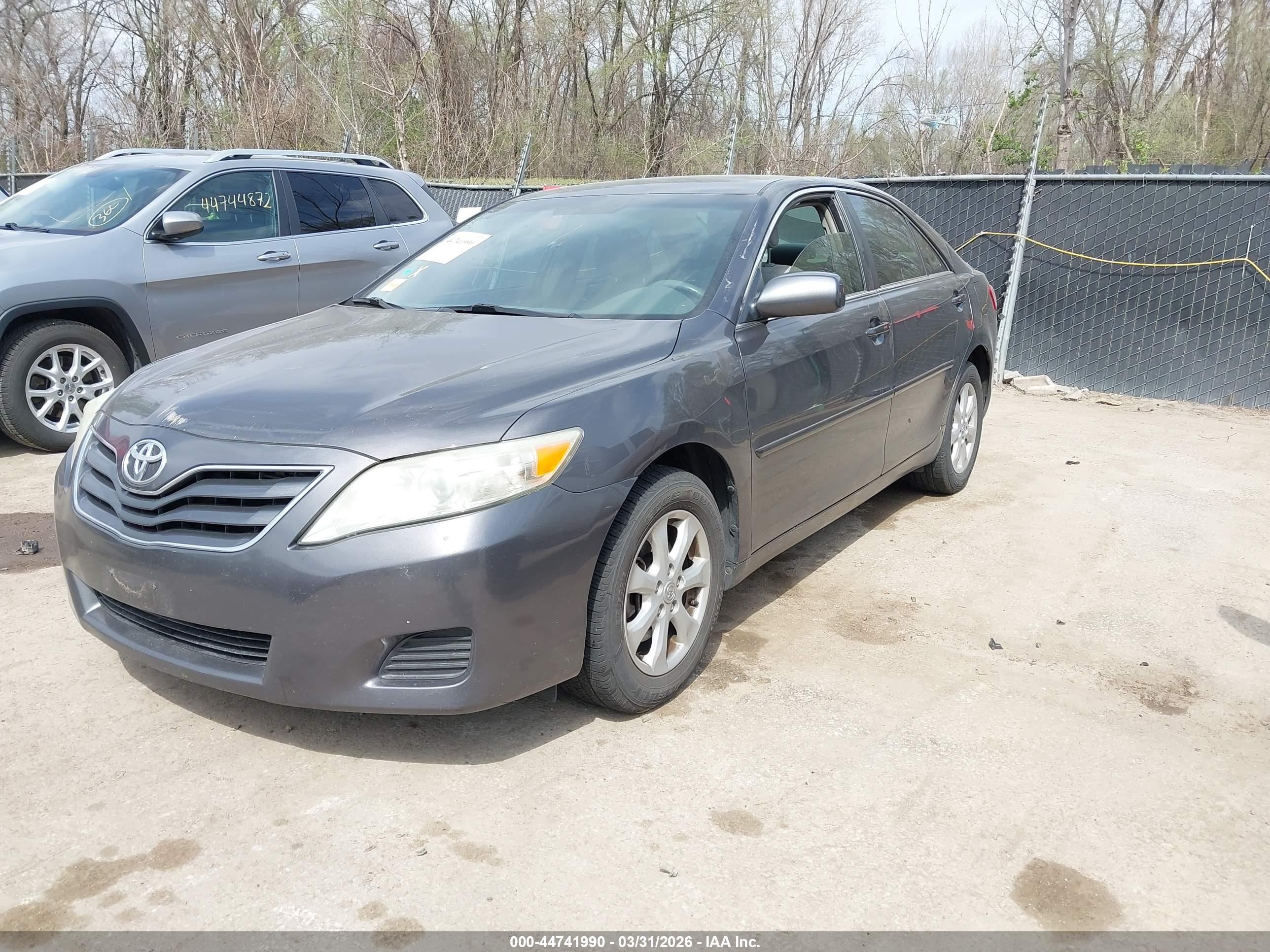 TOYOTA CAMRY image 2