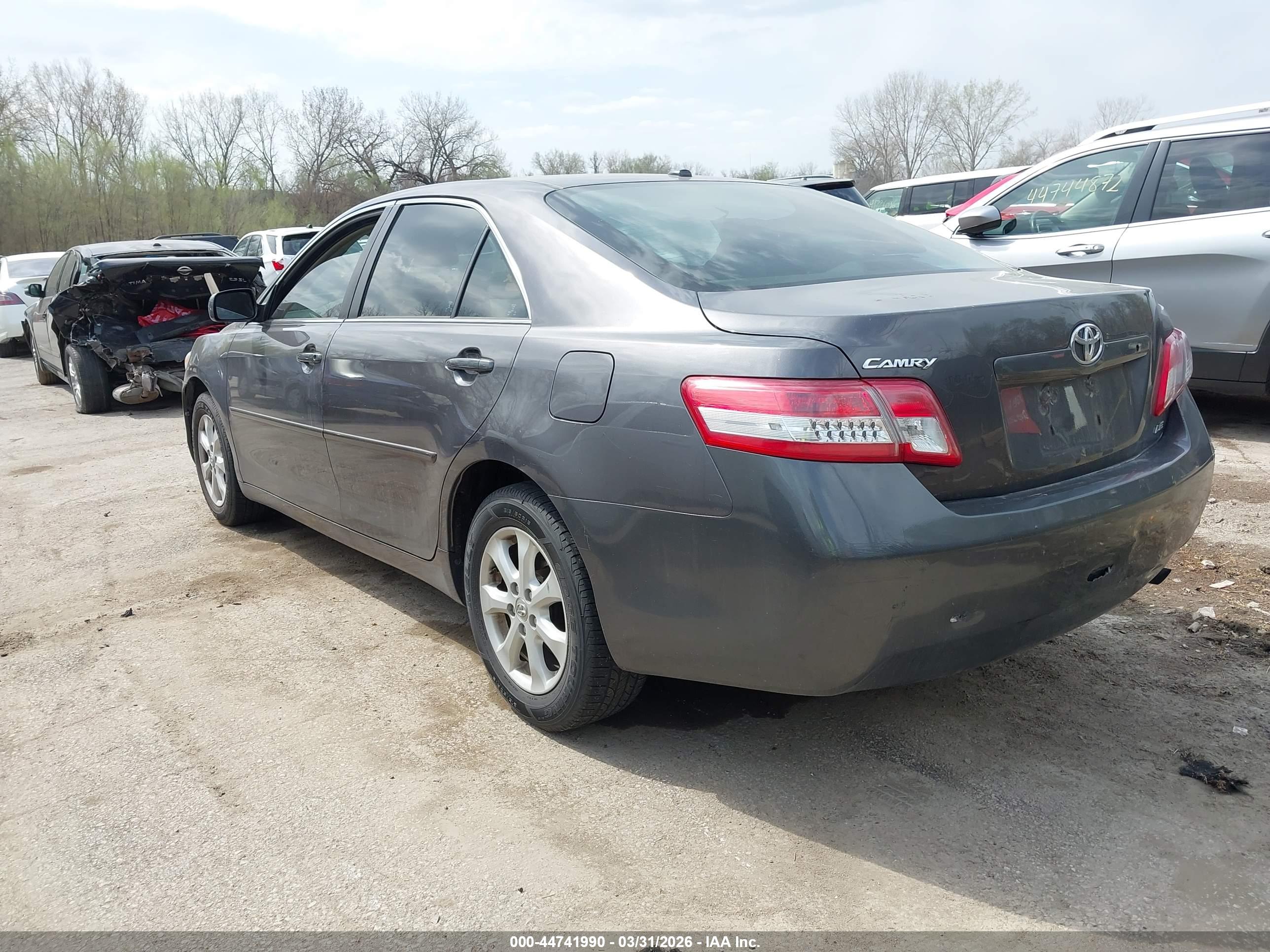 TOYOTA CAMRY image 3