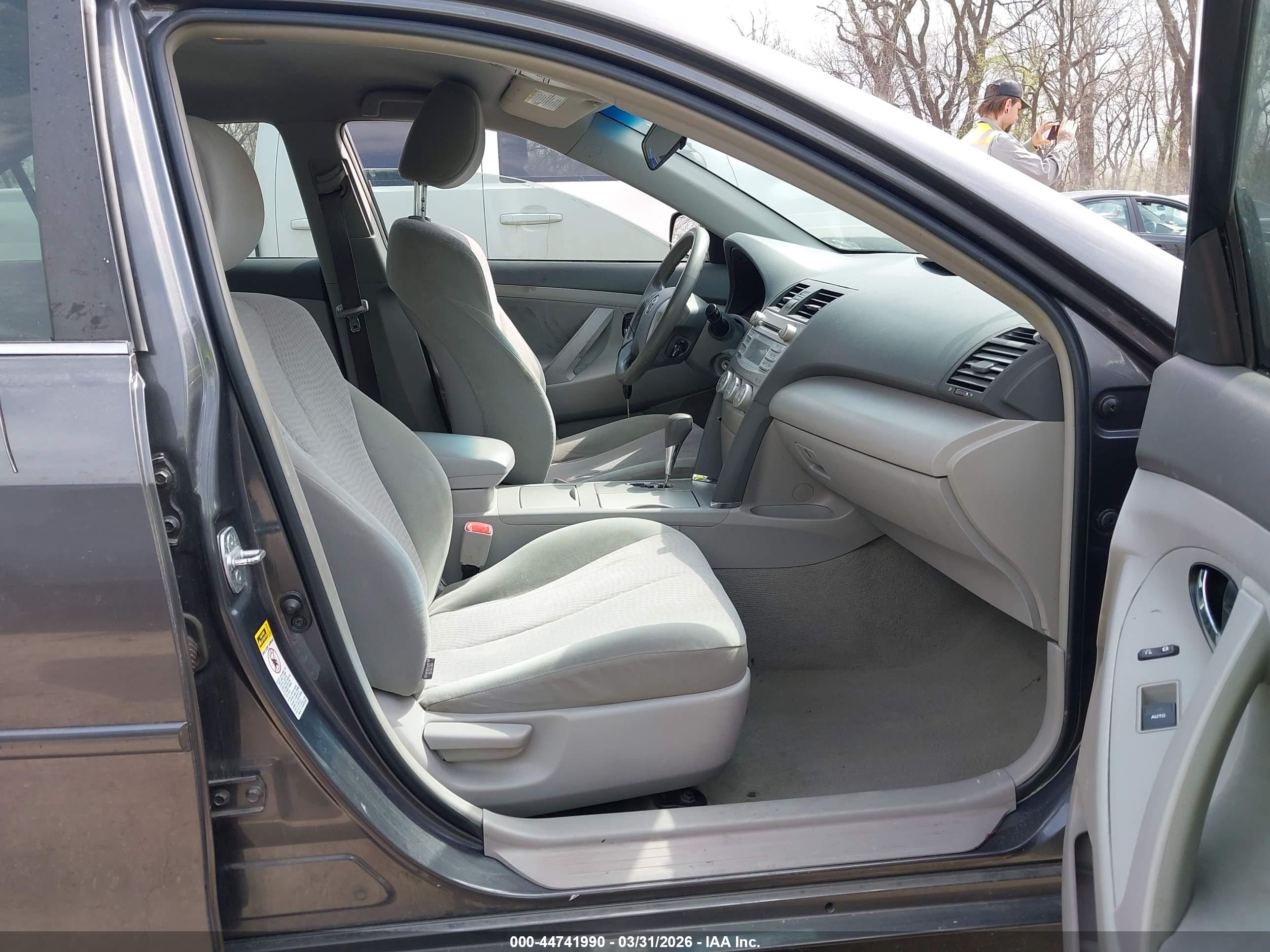 TOYOTA CAMRY image 5