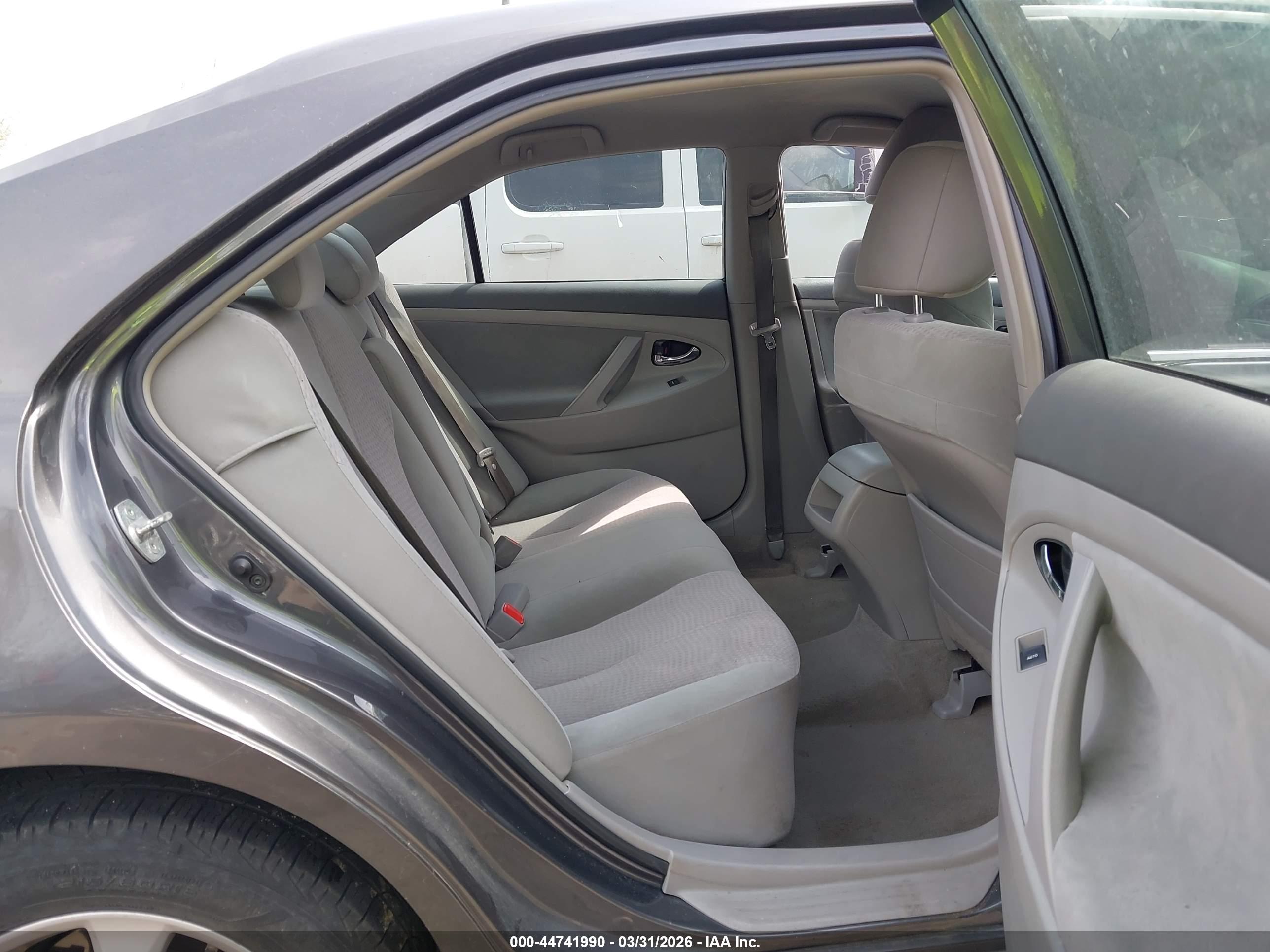 TOYOTA CAMRY image 8