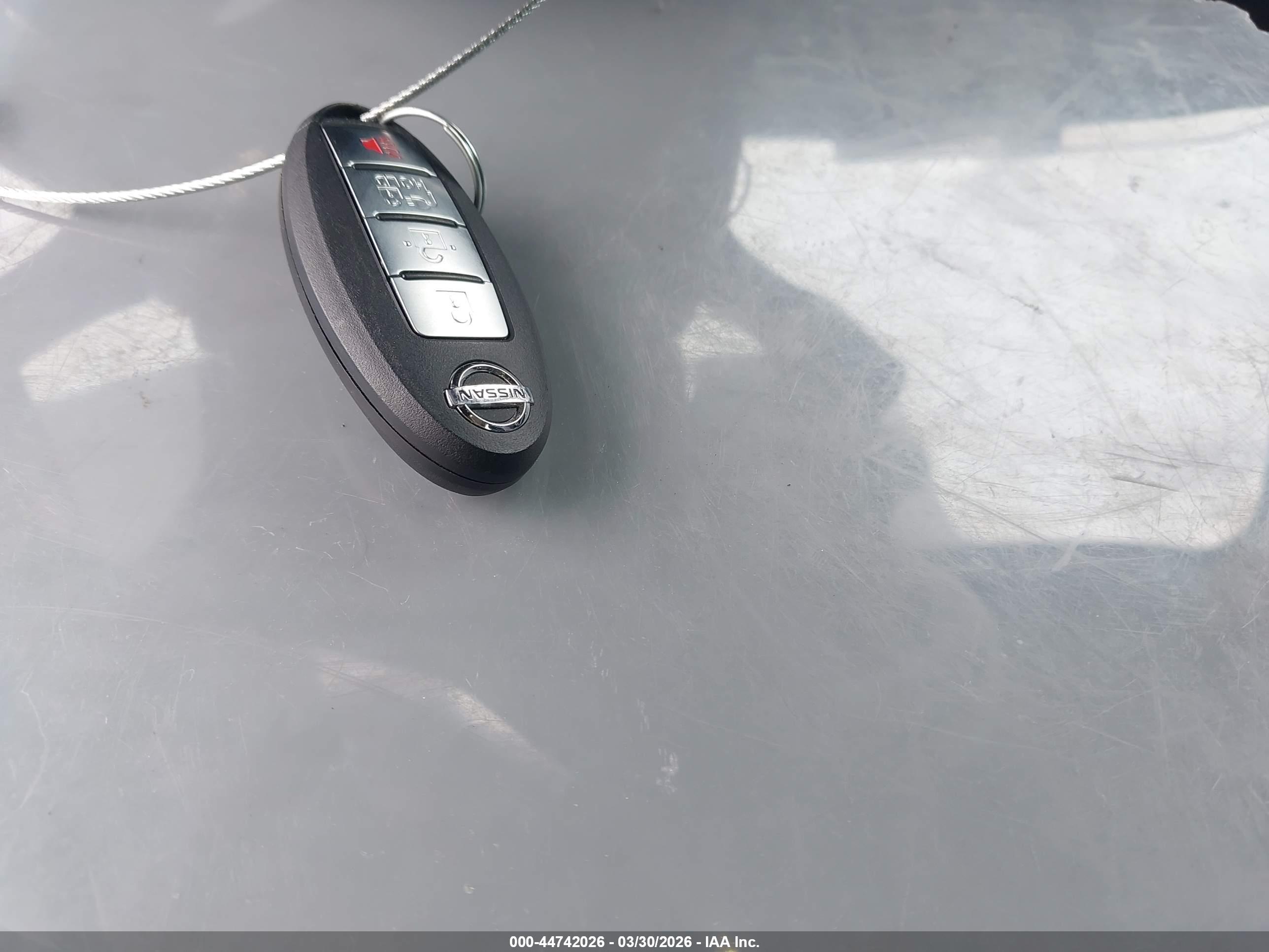 NISSAN LEAF image 11