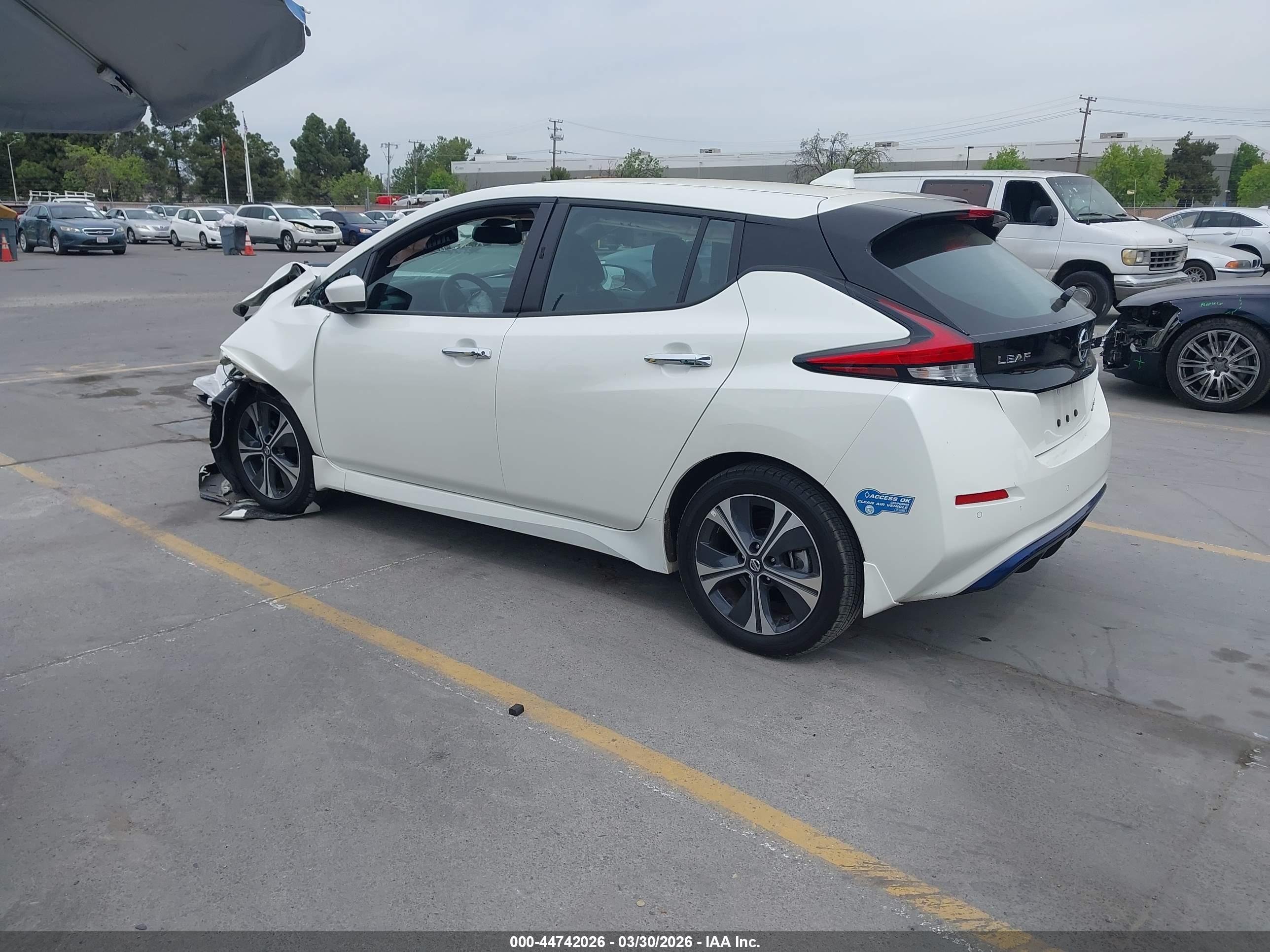 NISSAN LEAF image 3
