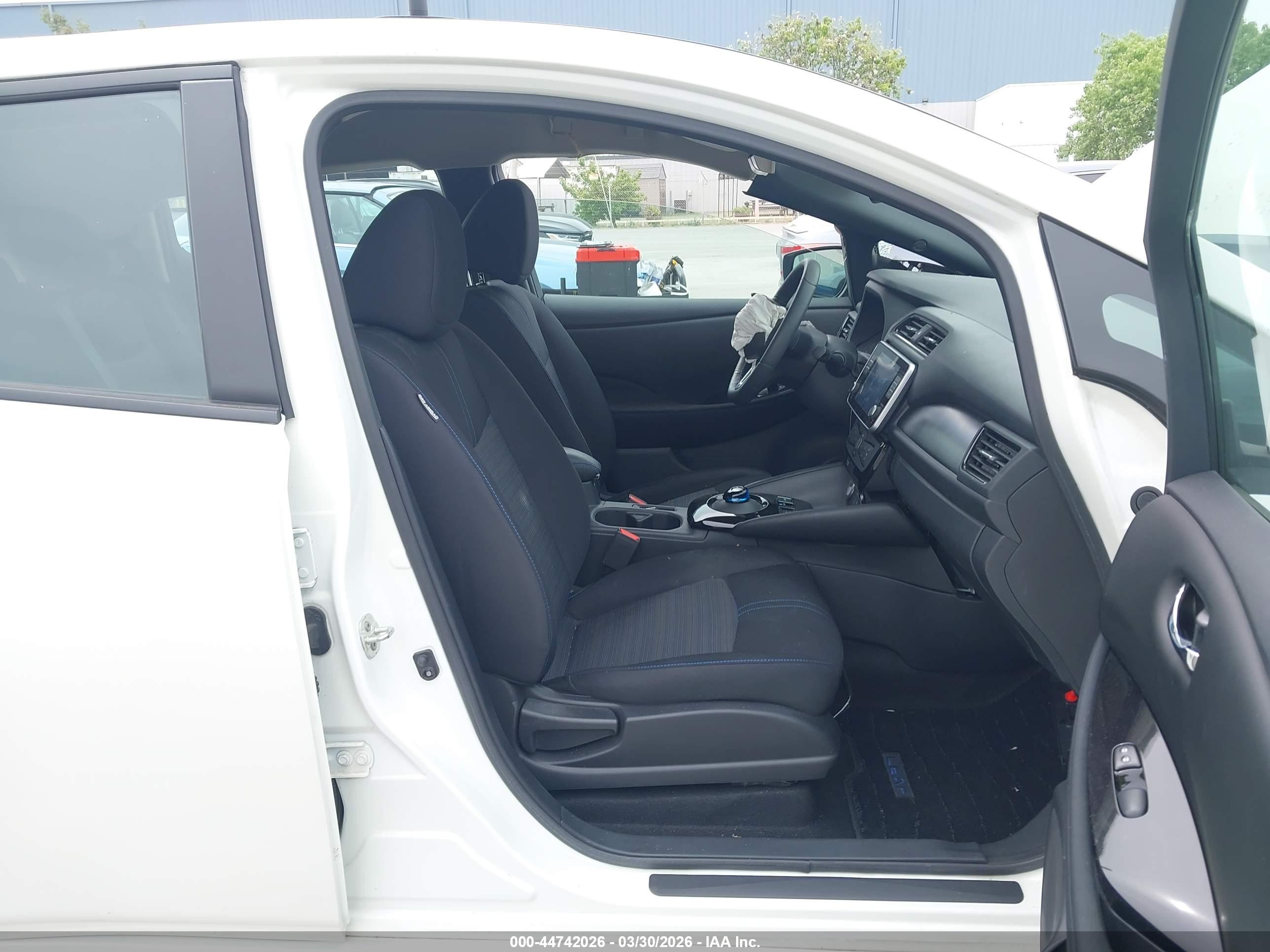 NISSAN LEAF image 5