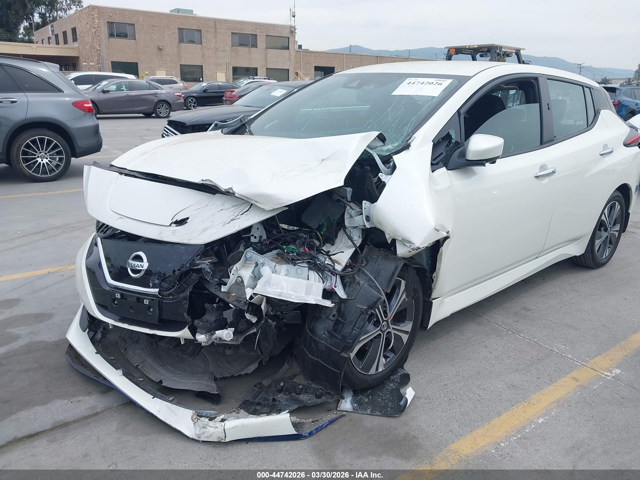 NISSAN LEAF image 6