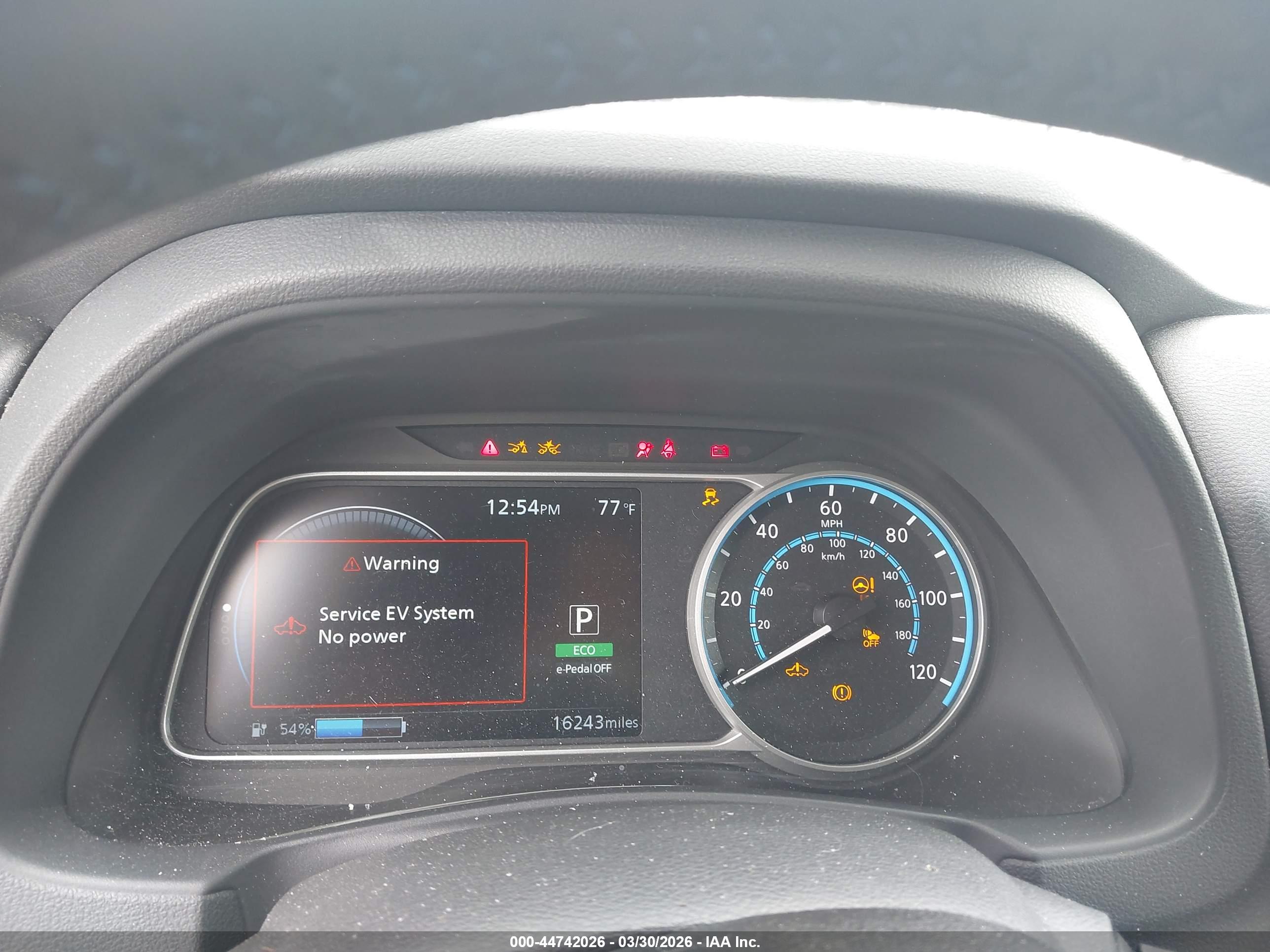 NISSAN LEAF image 7