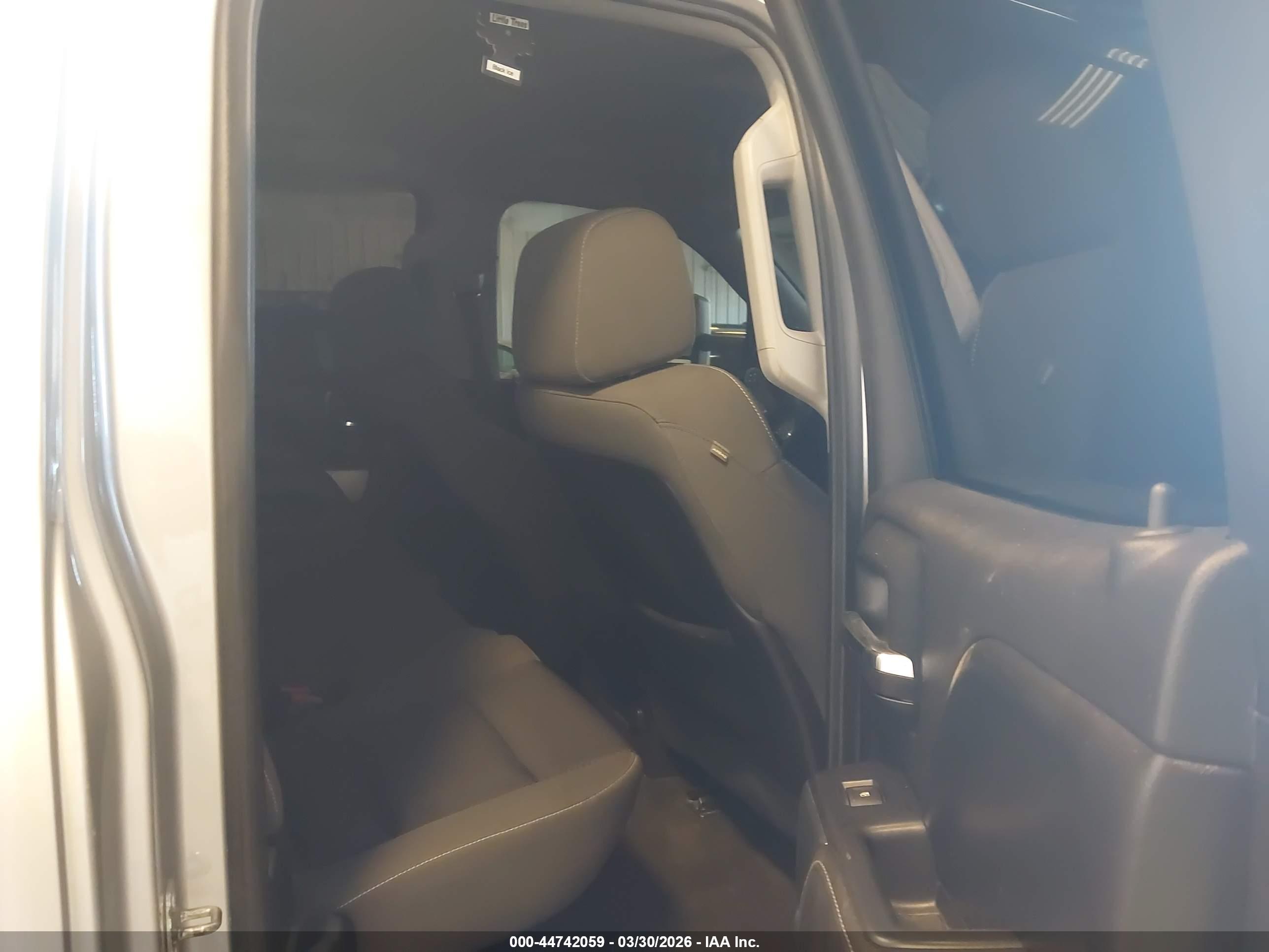 CHEVROLET SILVERADO image 8