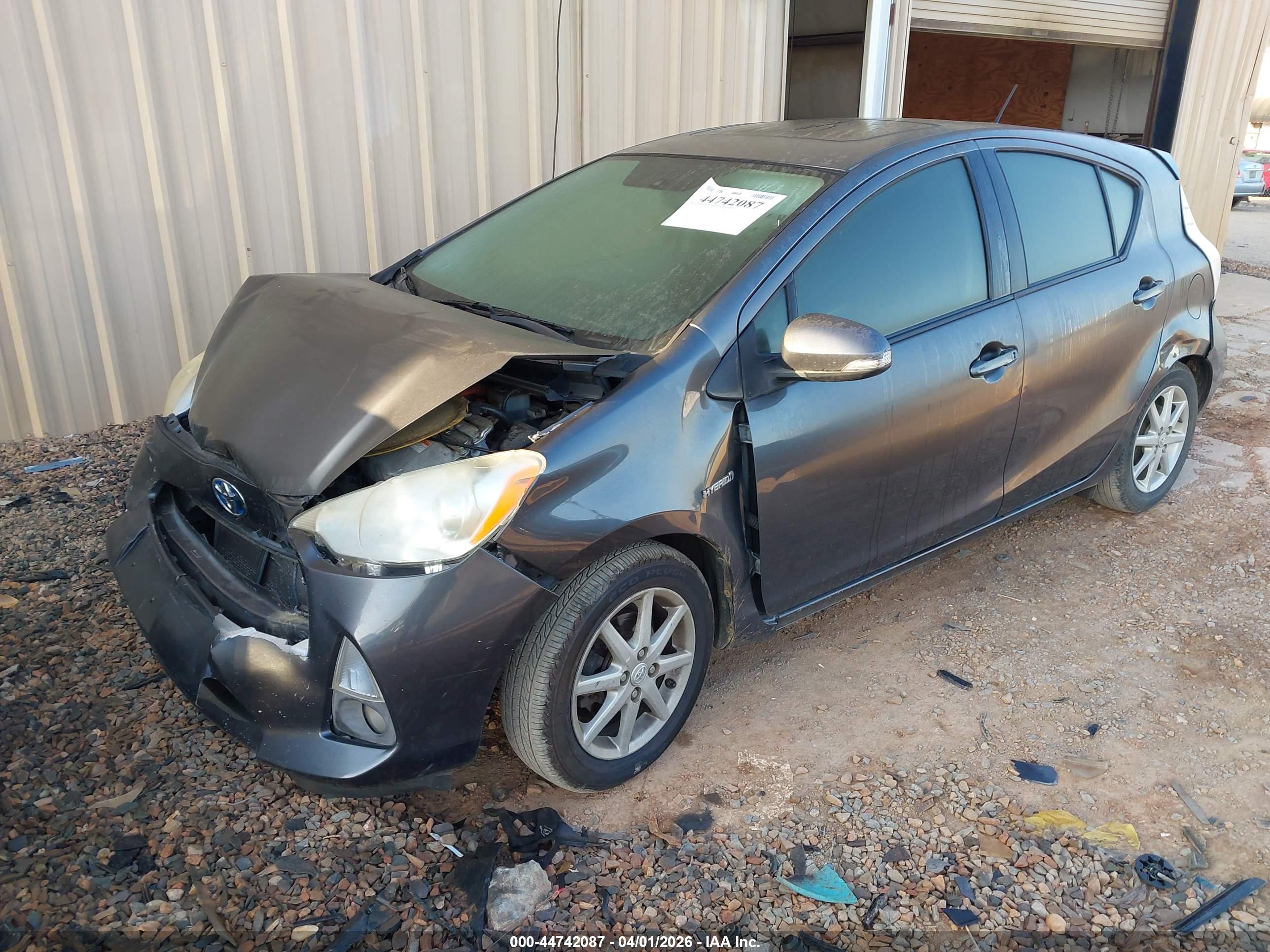 TOYOTA PRIUS image 2