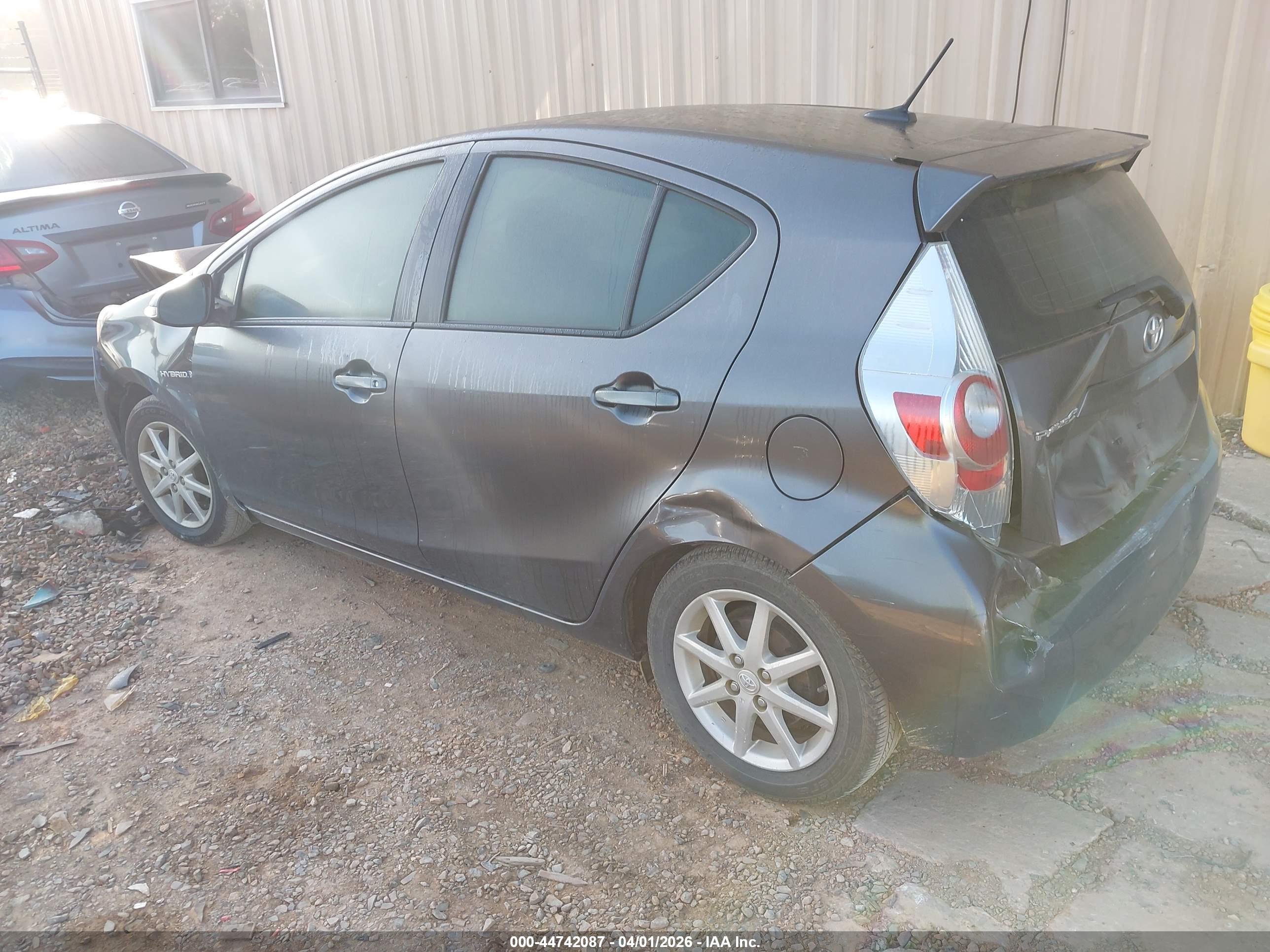 TOYOTA PRIUS image 3
