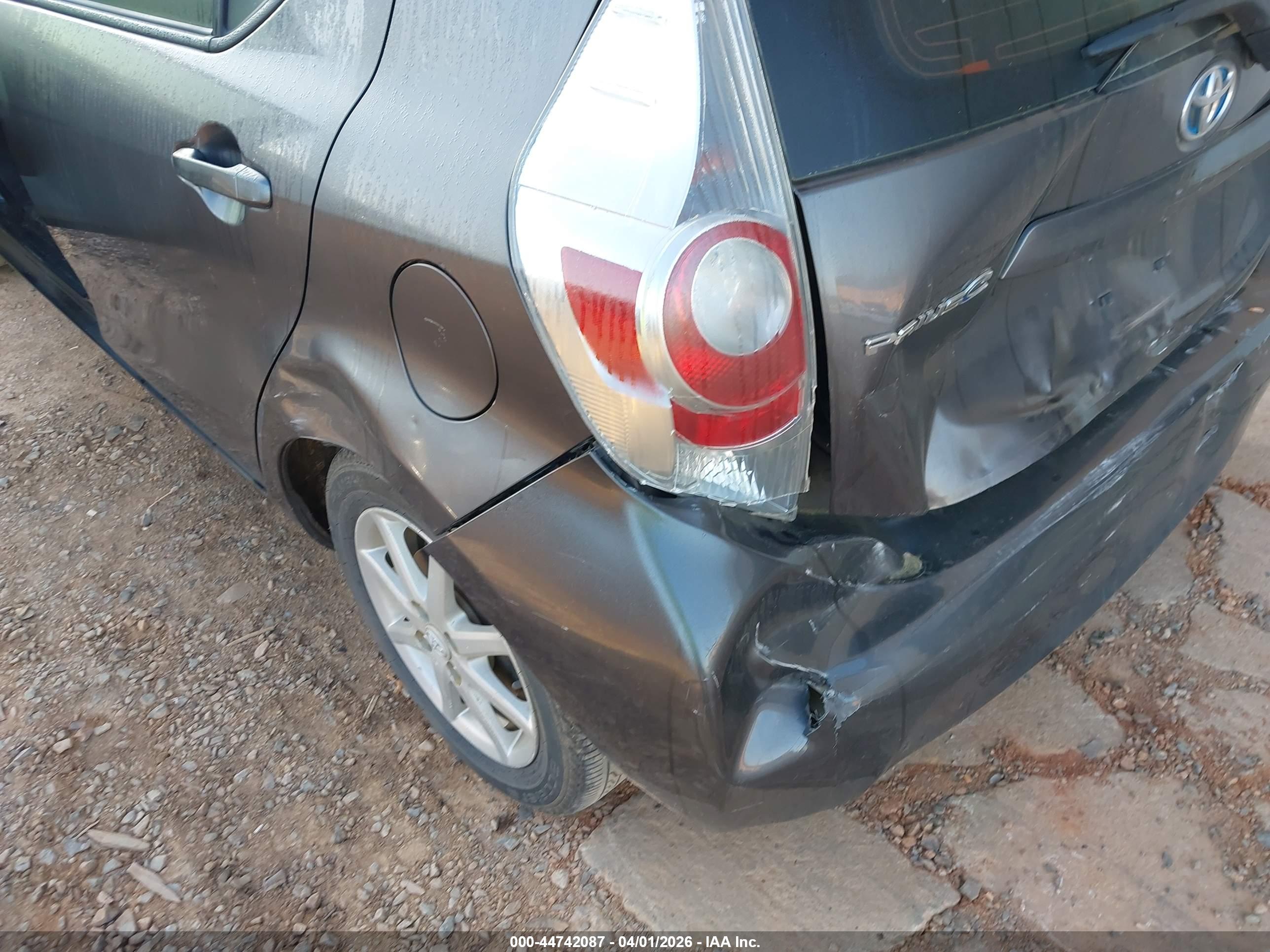 TOYOTA PRIUS image 6