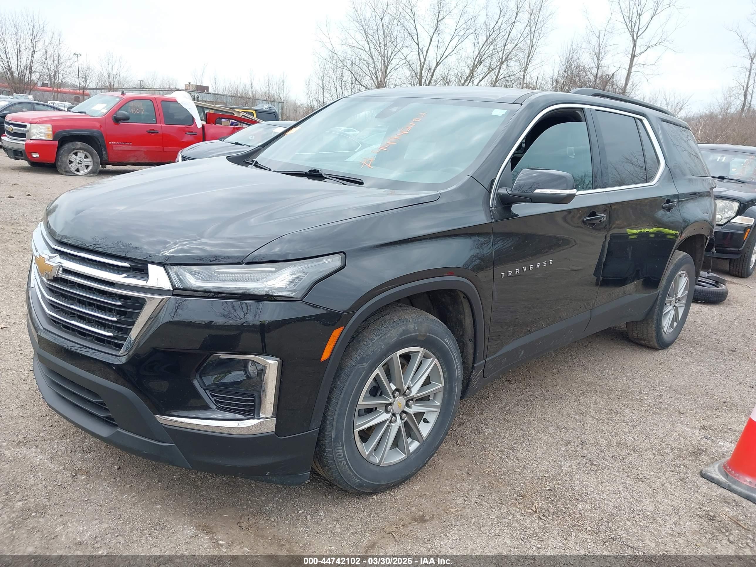 CHEVROLET TRAVERSE image 2