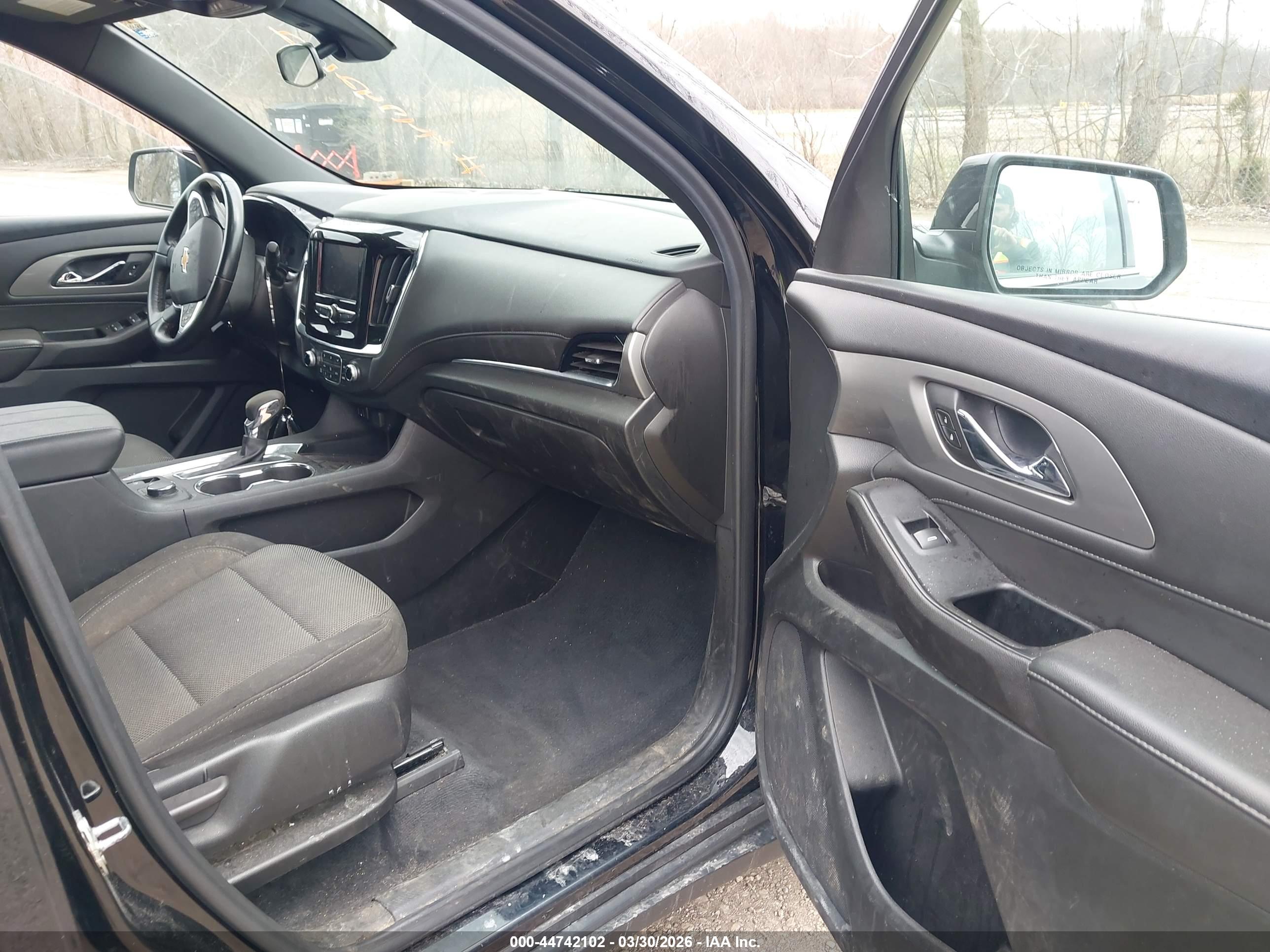 CHEVROLET TRAVERSE image 5