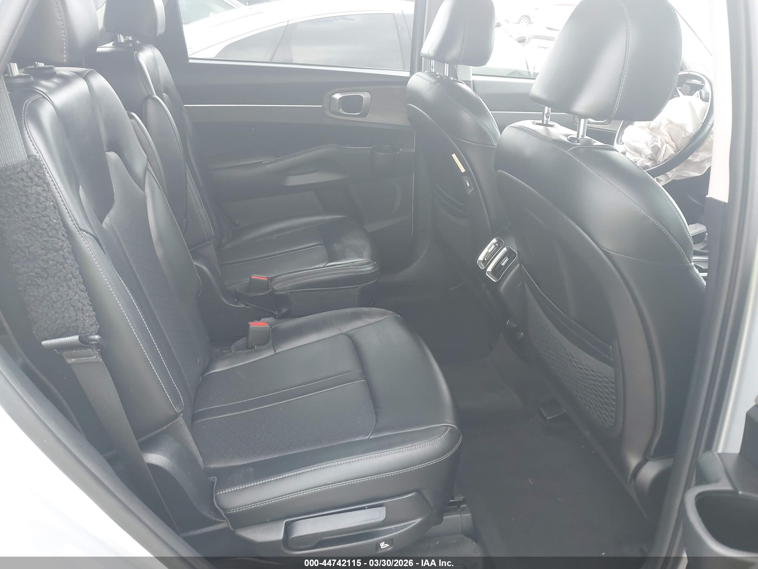 KIA SORENTO image 8