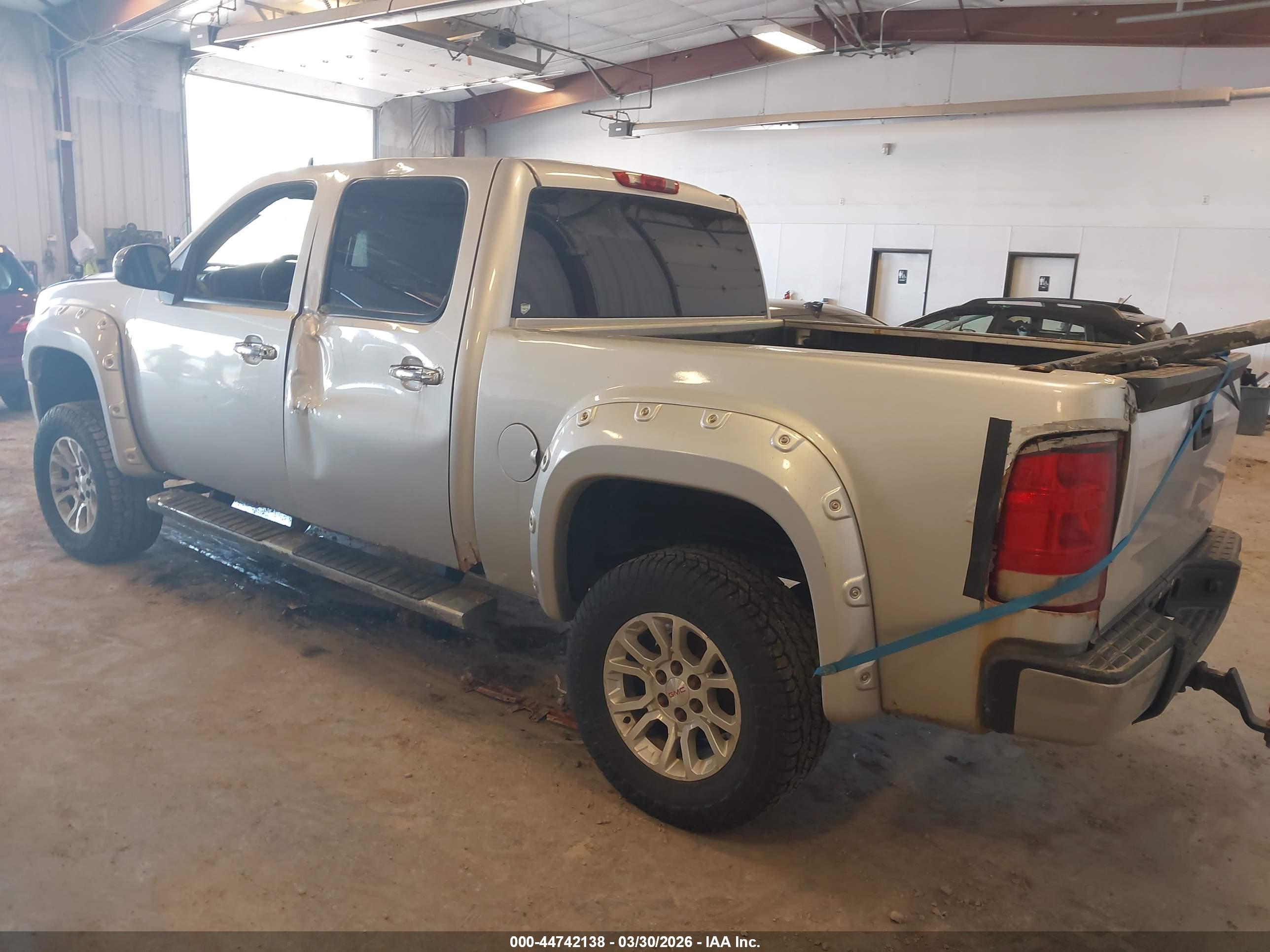 GMC SIERRA image 3