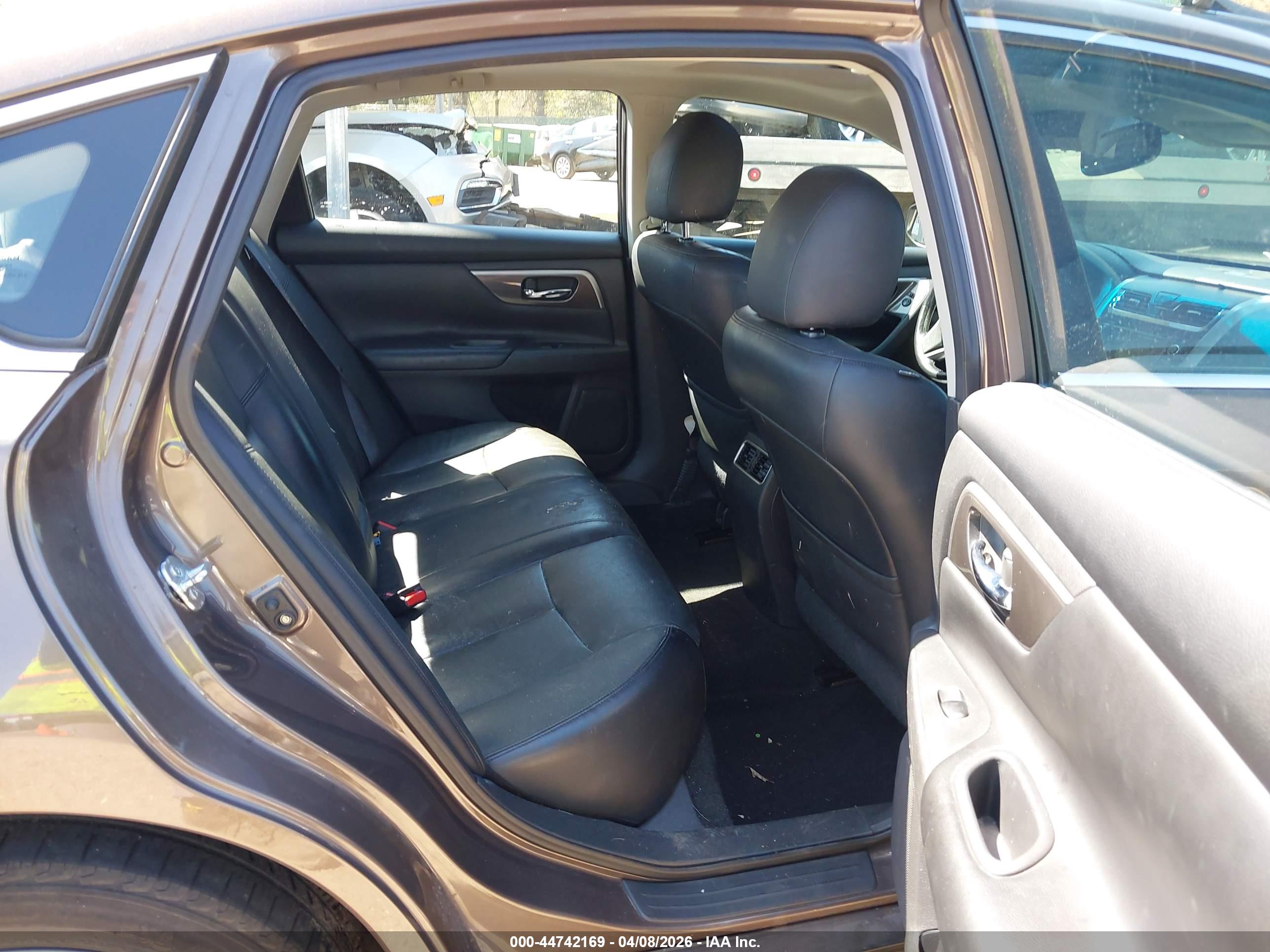 NISSAN ALTIMA image 8