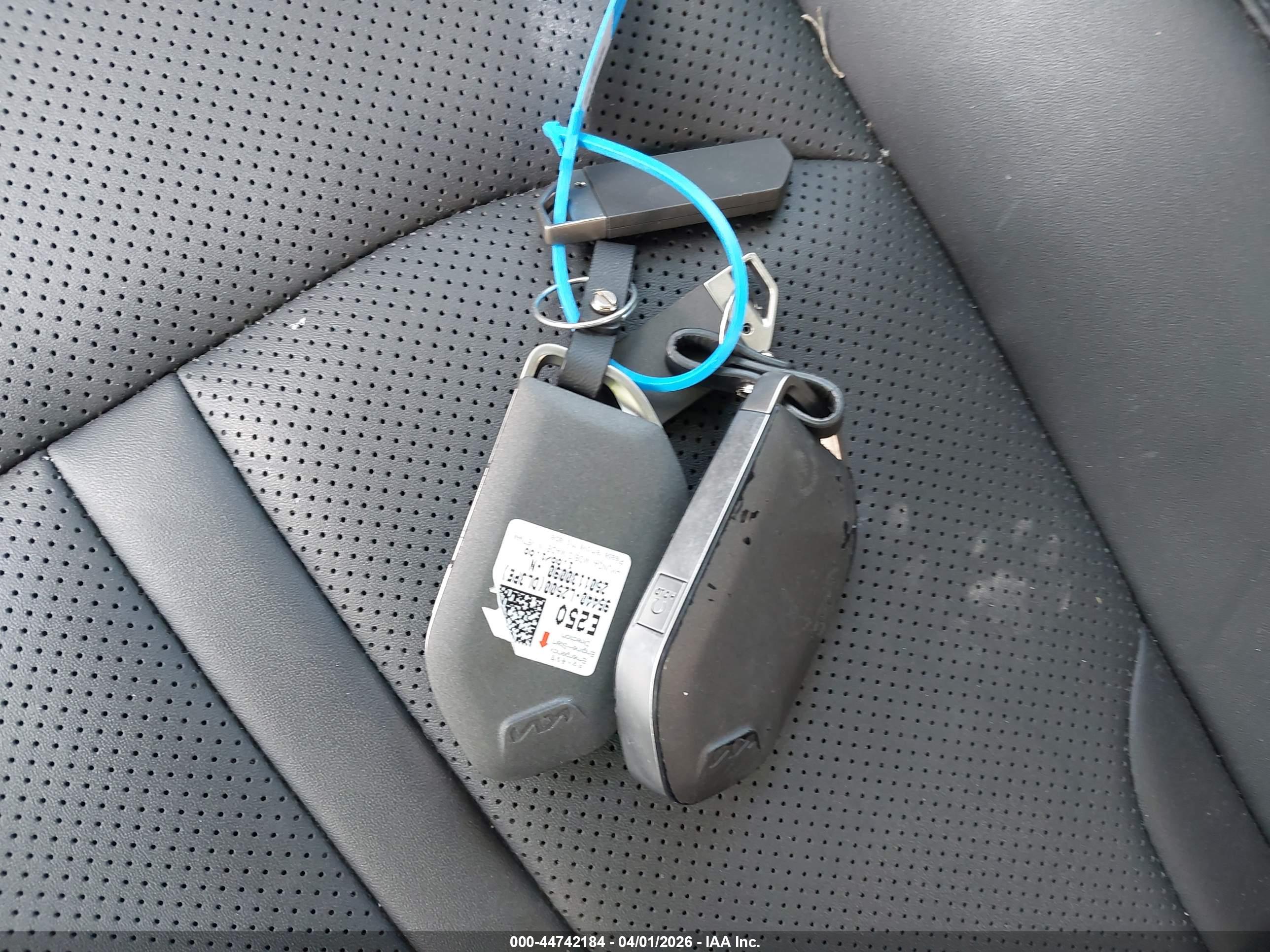 KIA K5 image 11