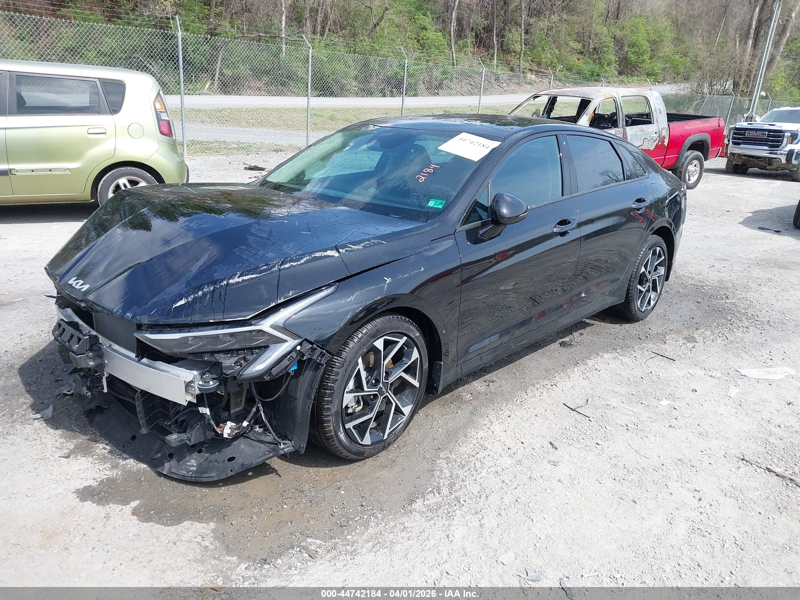 KIA K5 image 2