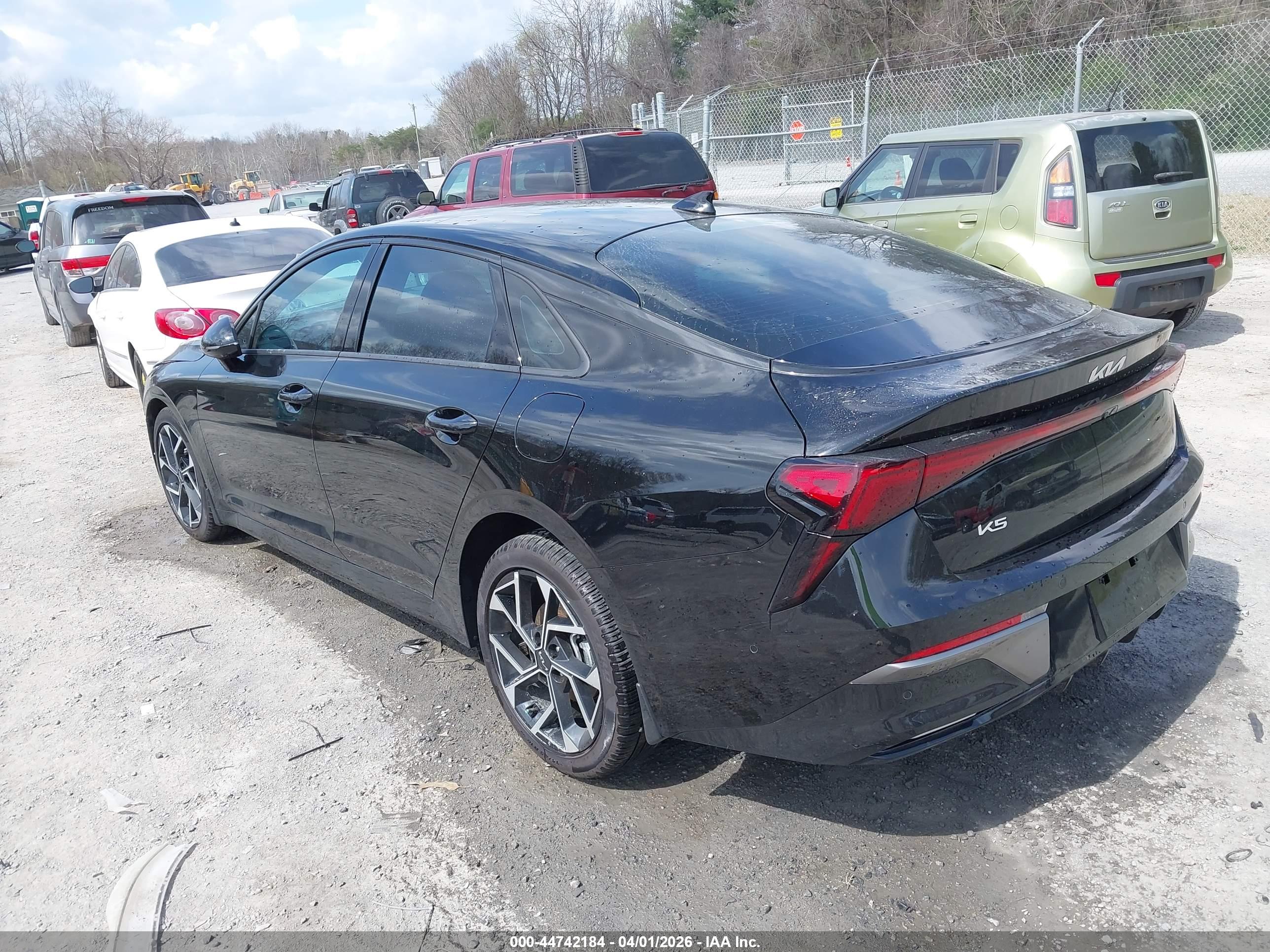 KIA K5 image 3