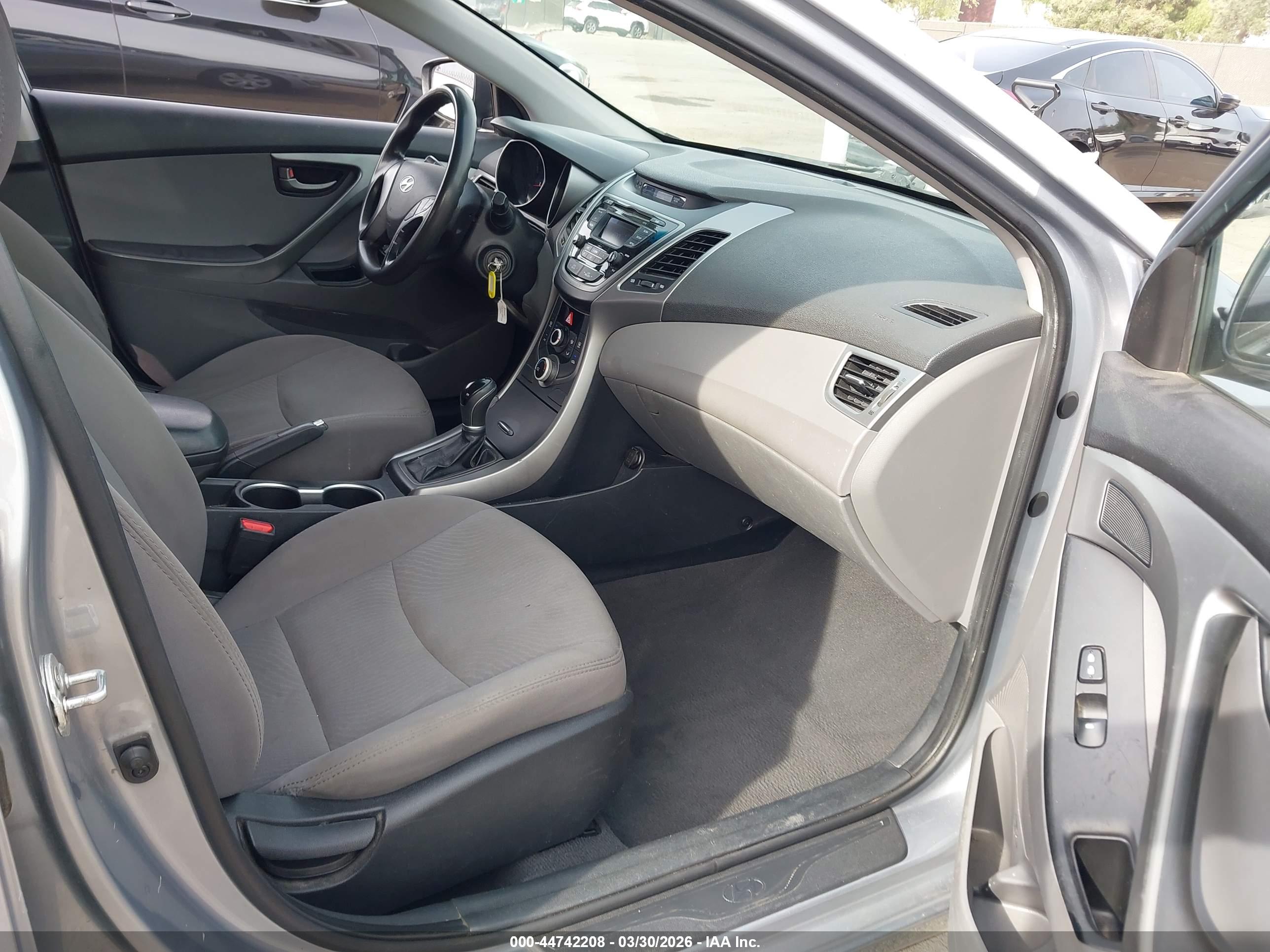 HYUNDAI ELANTRA image 5
