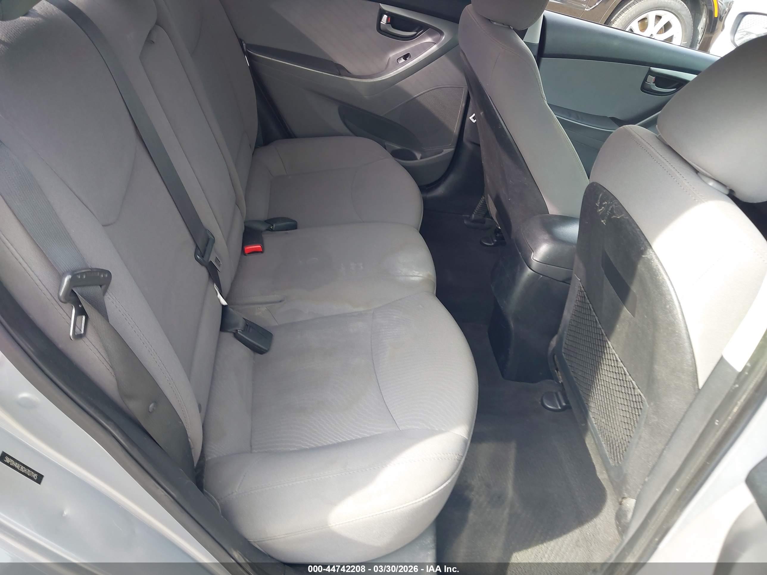 HYUNDAI ELANTRA image 8