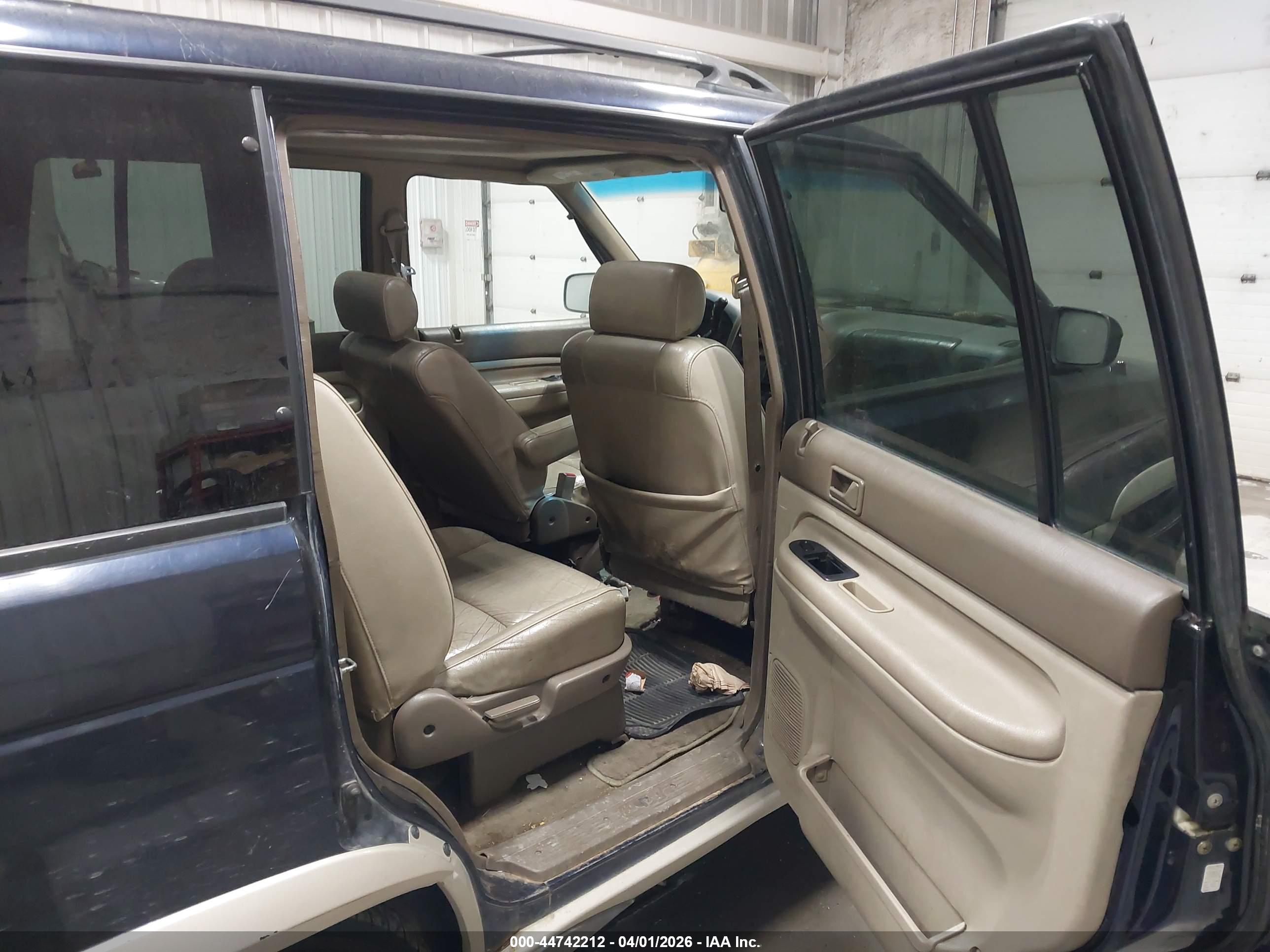 MAZDA MPV image 8