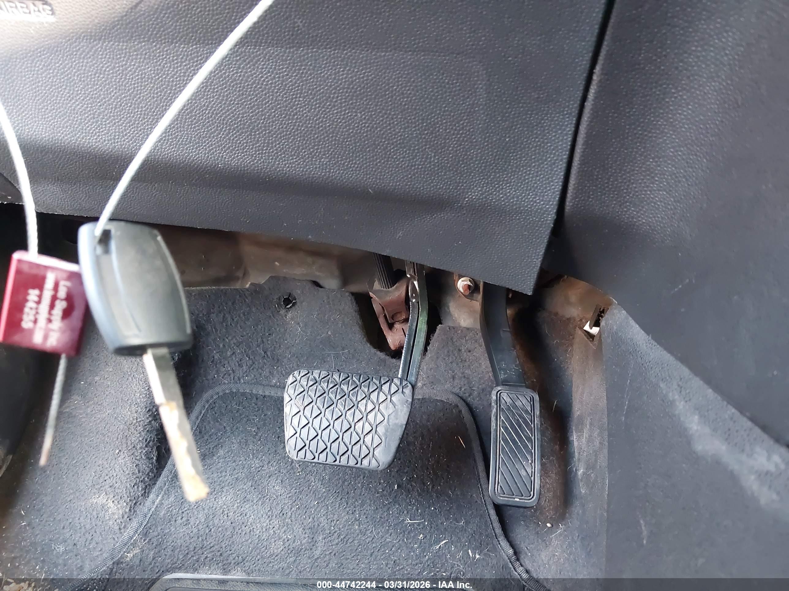 FORD FIESTA image 11