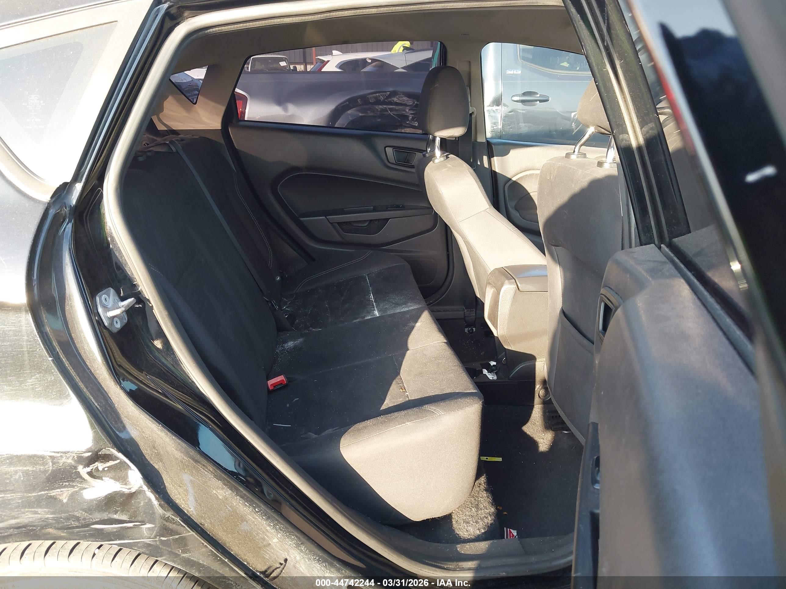 FORD FIESTA image 8