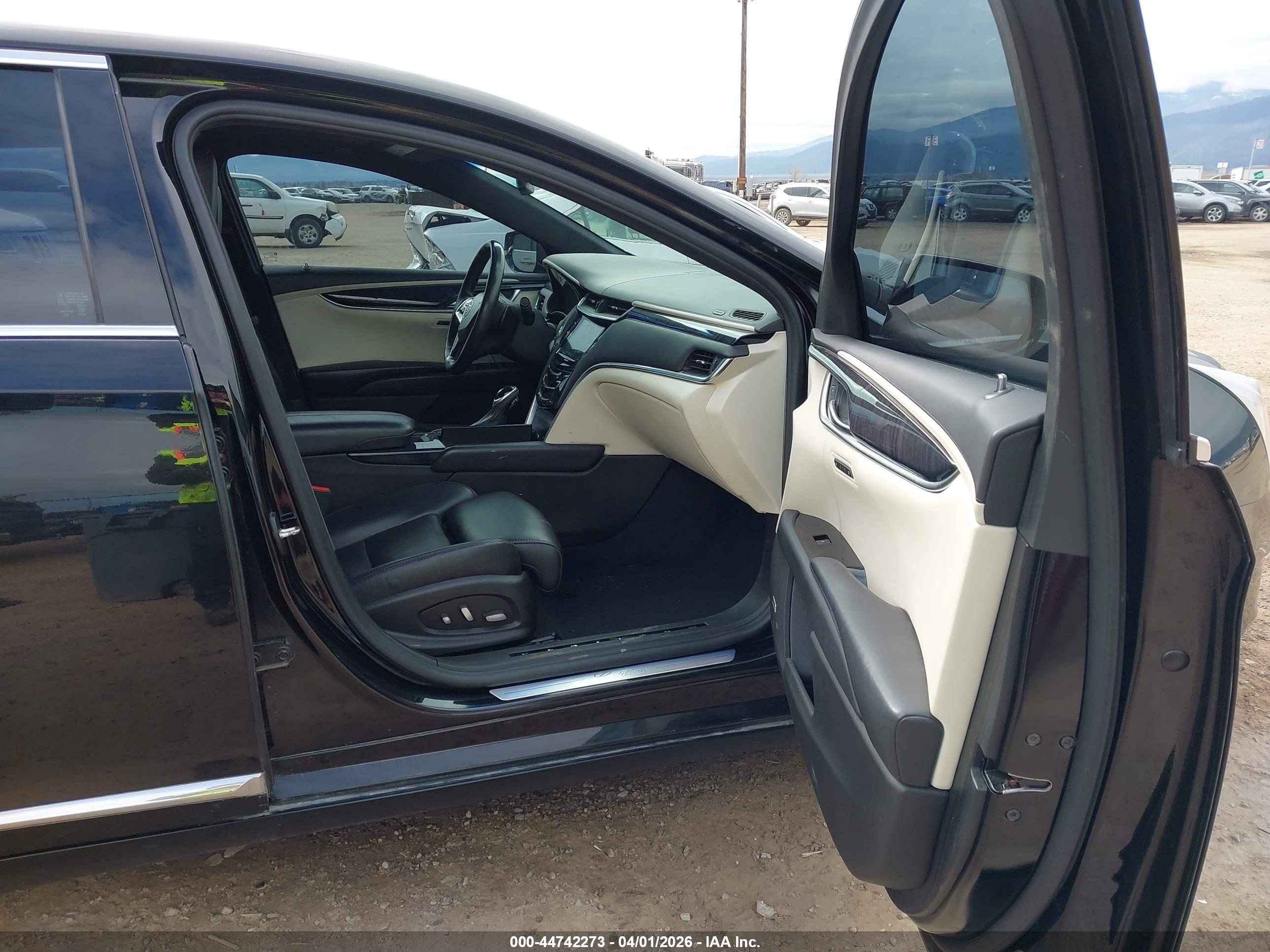CADILLAC XTS image 5