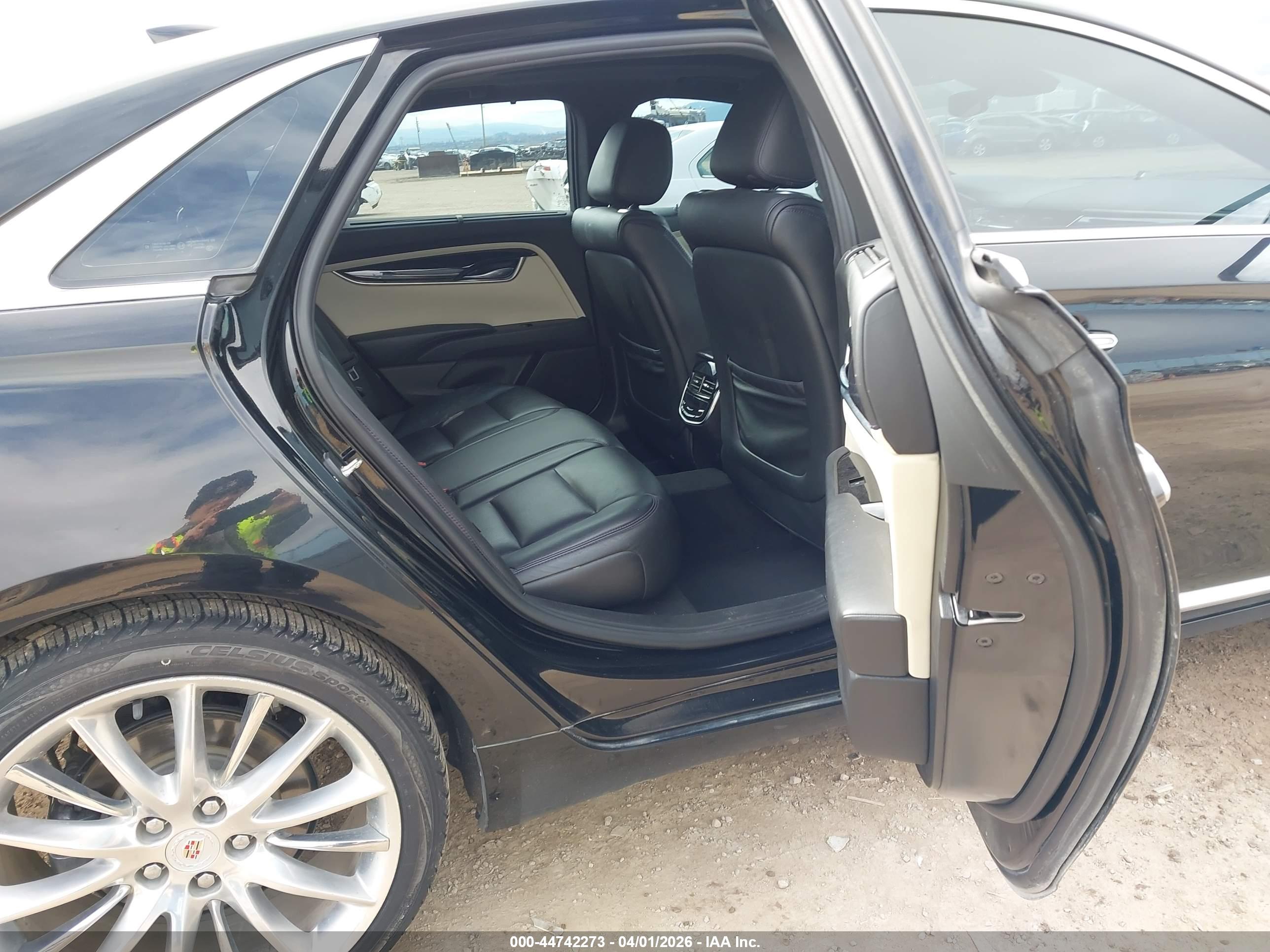 CADILLAC XTS image 8