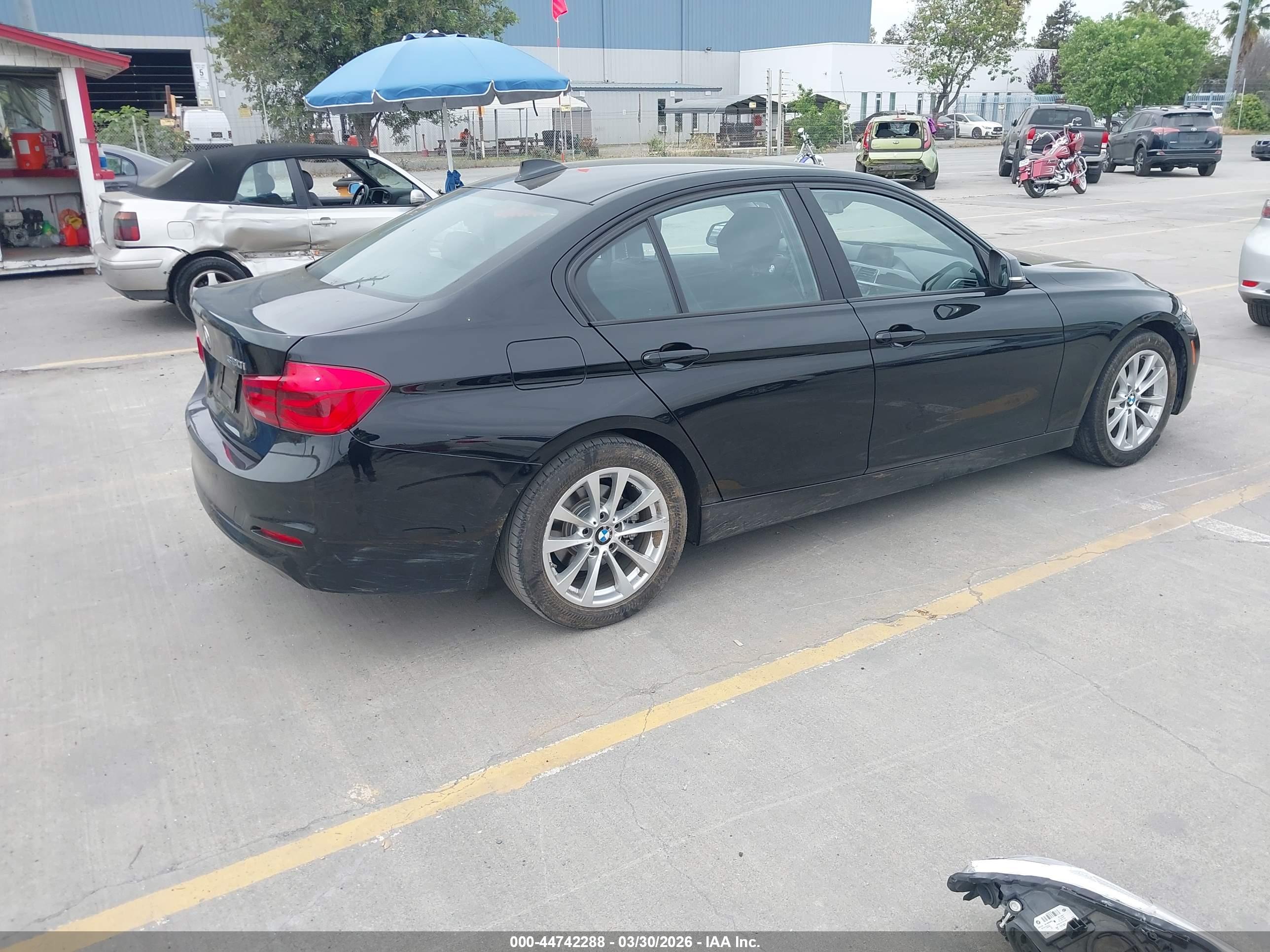 BMW 320I image 4
