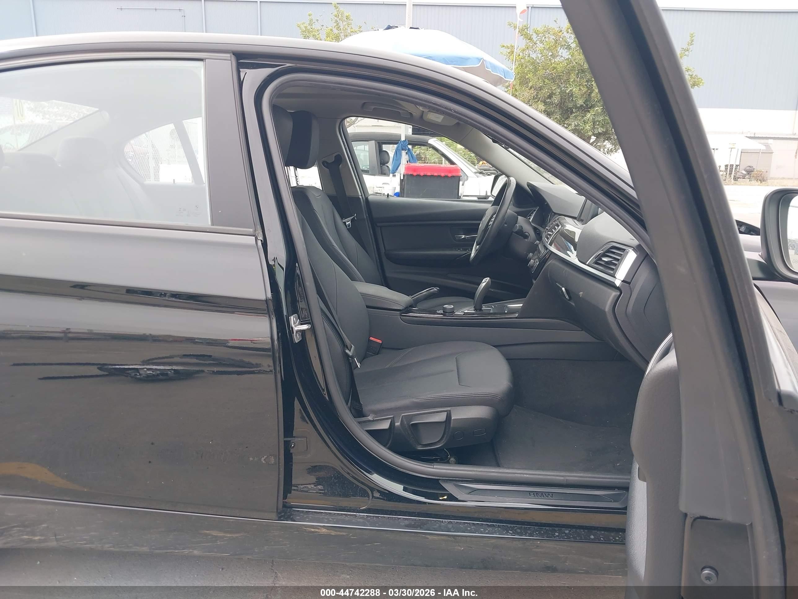 BMW 320I image 5