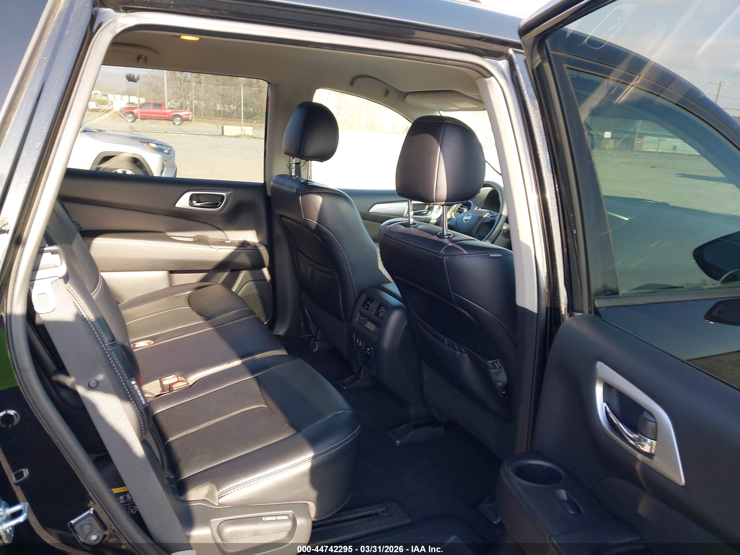 NISSAN PATHFINDER image 8