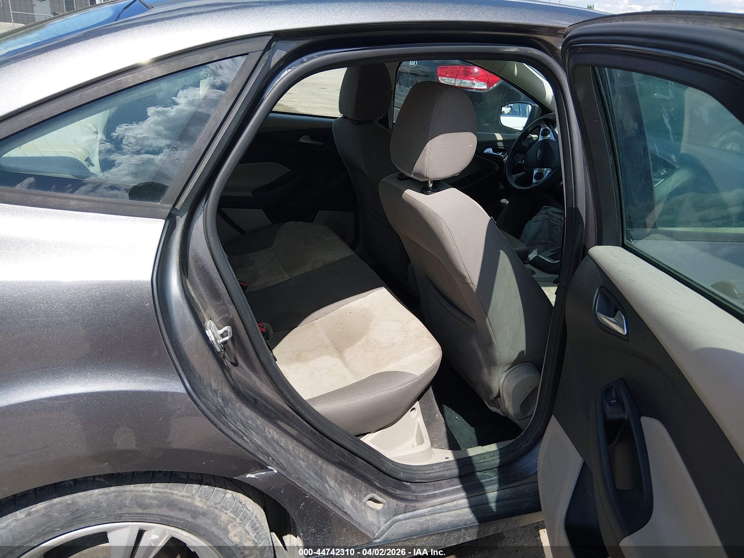 FORD FOCUS image 8
