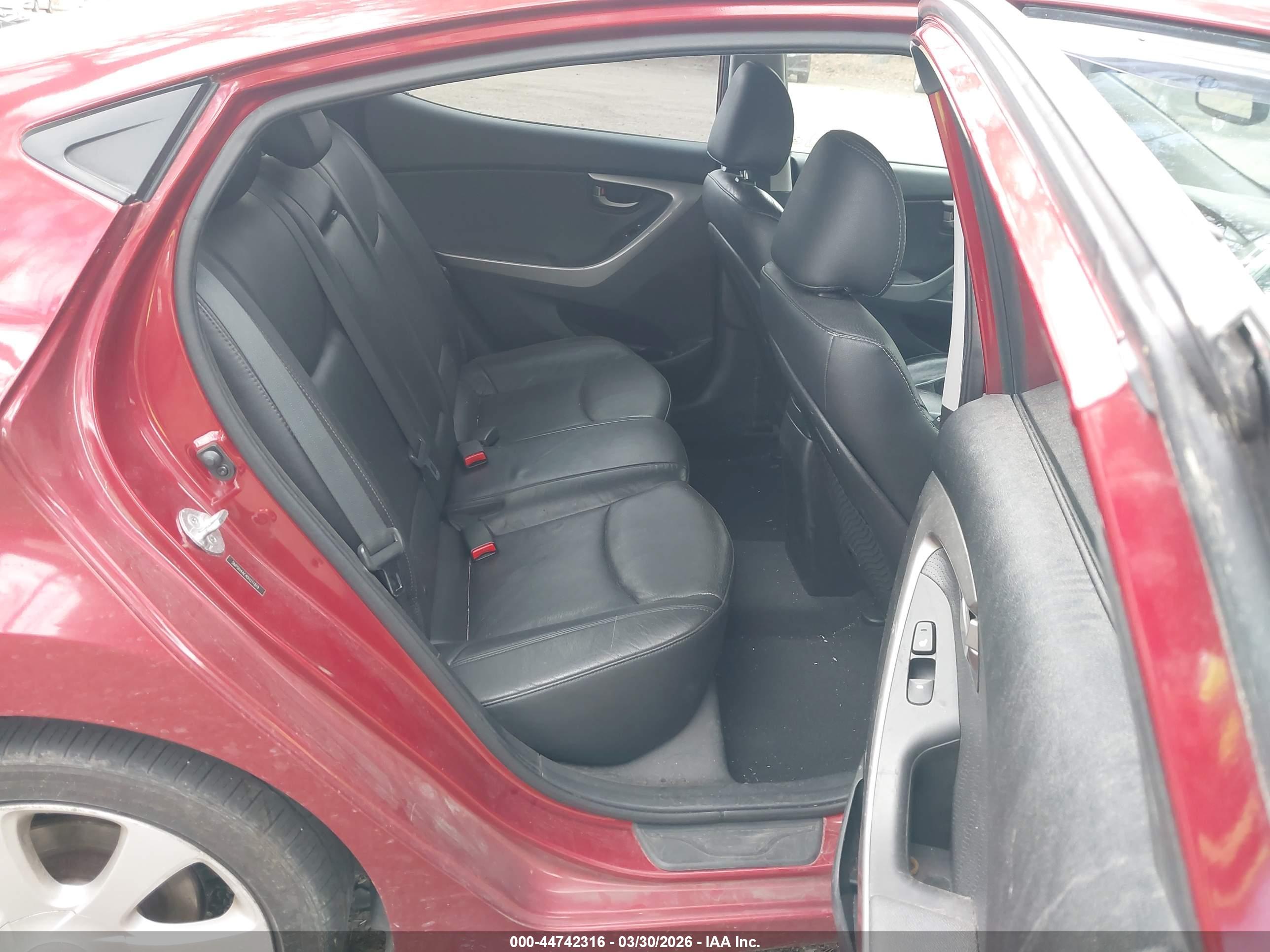 HYUNDAI ELANTRA image 8