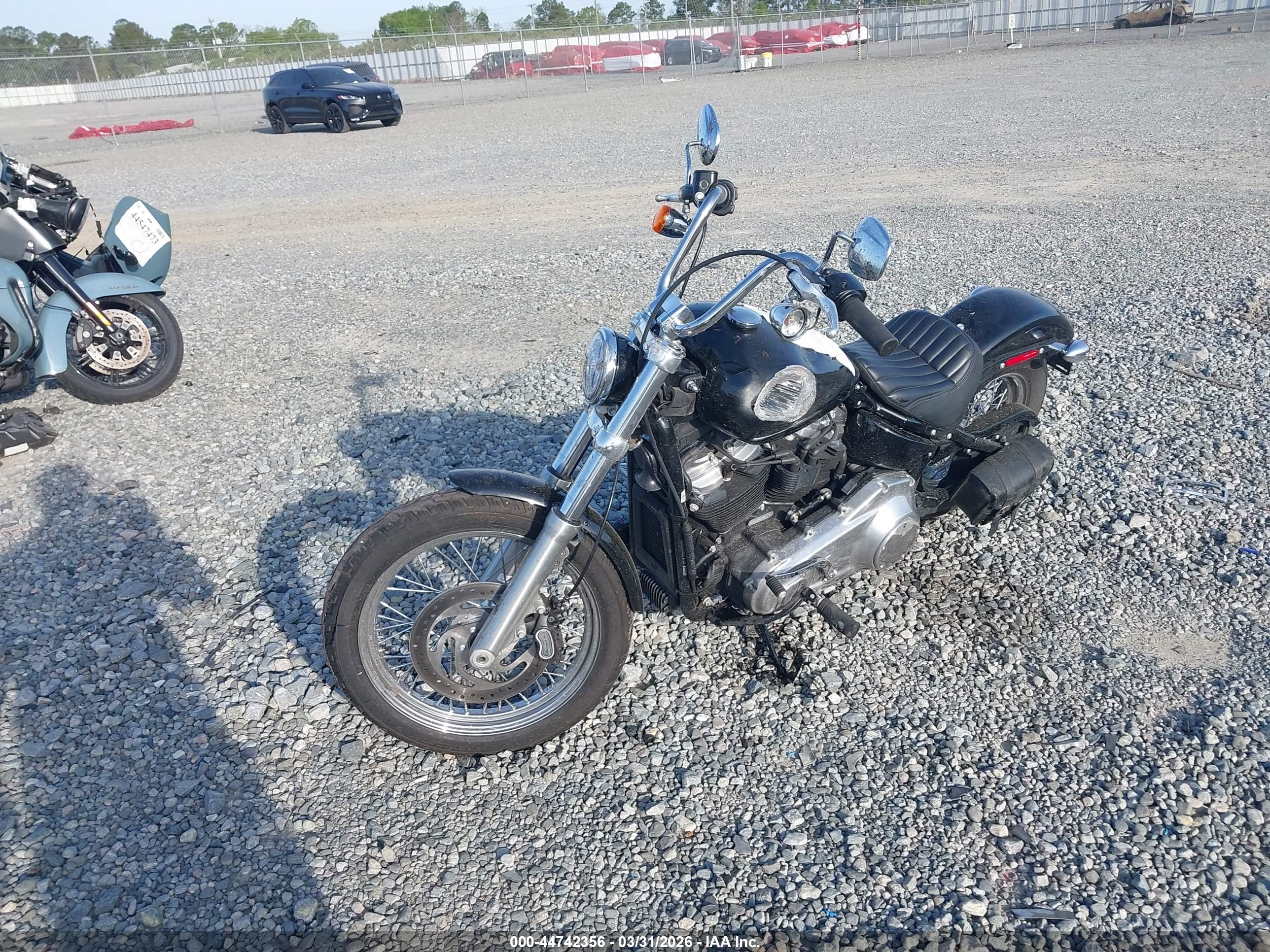 HARLEY-DAVIDSON FXST image 2