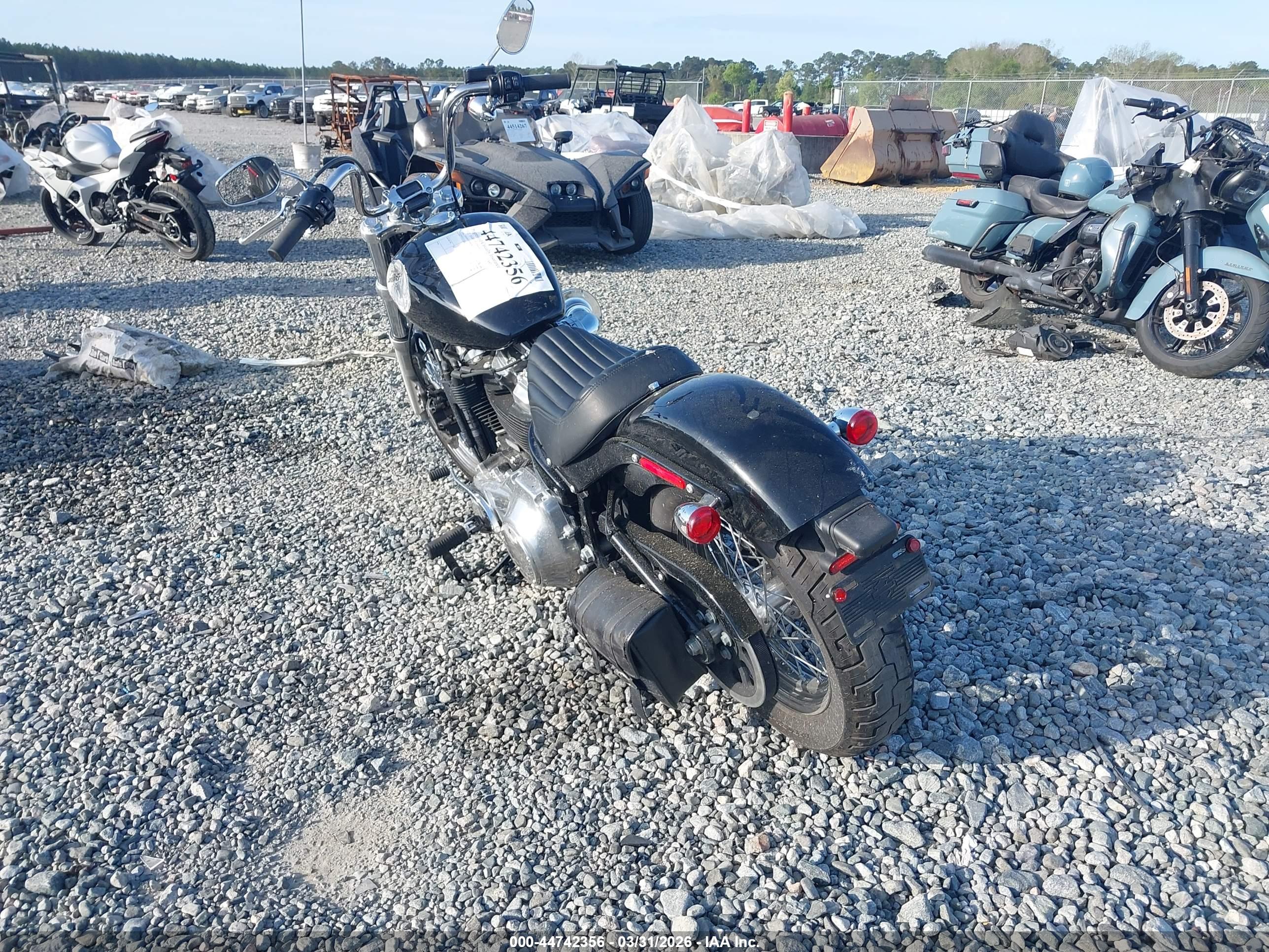 HARLEY-DAVIDSON FXST image 3