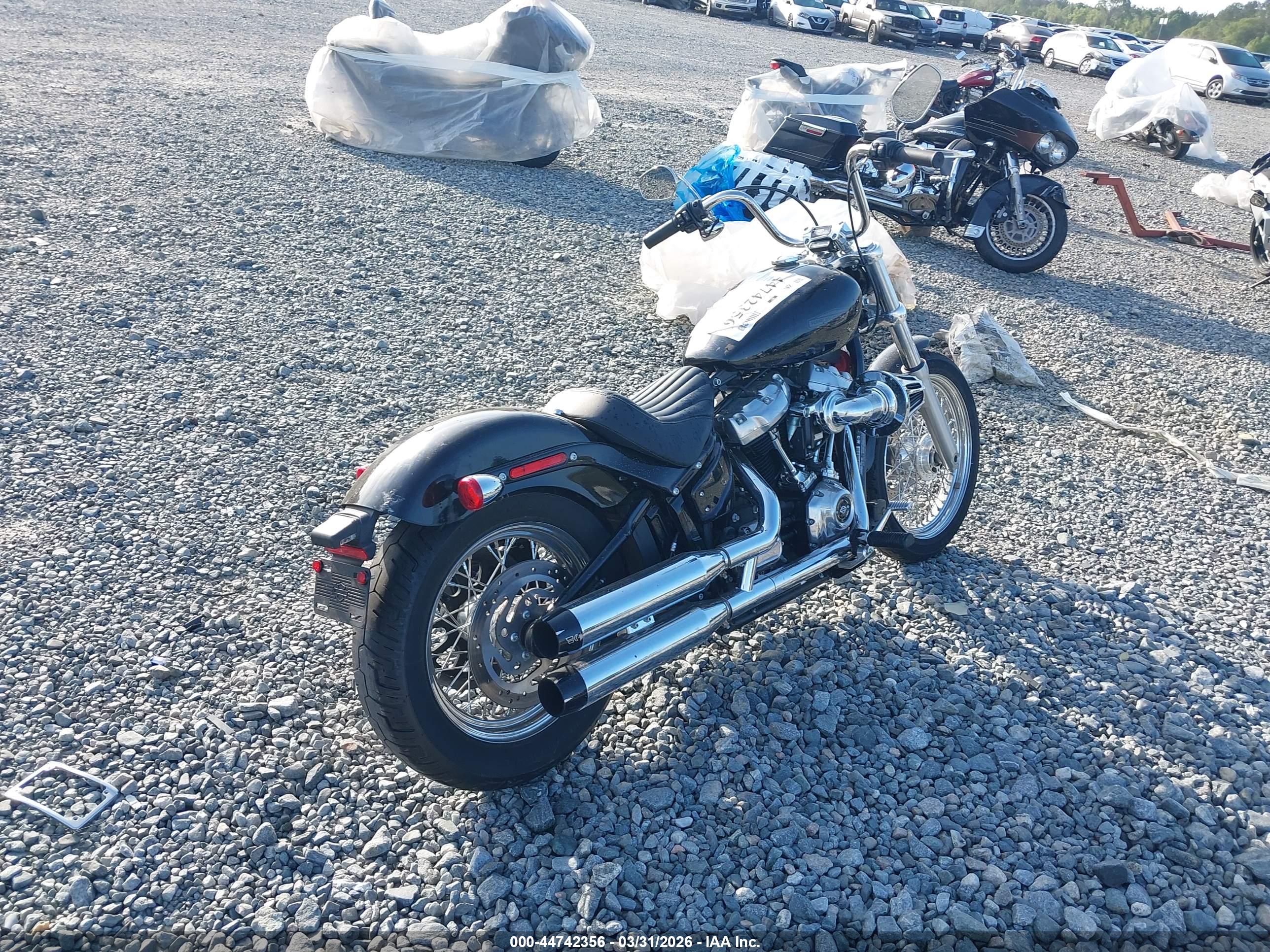 HARLEY-DAVIDSON FXST image 4