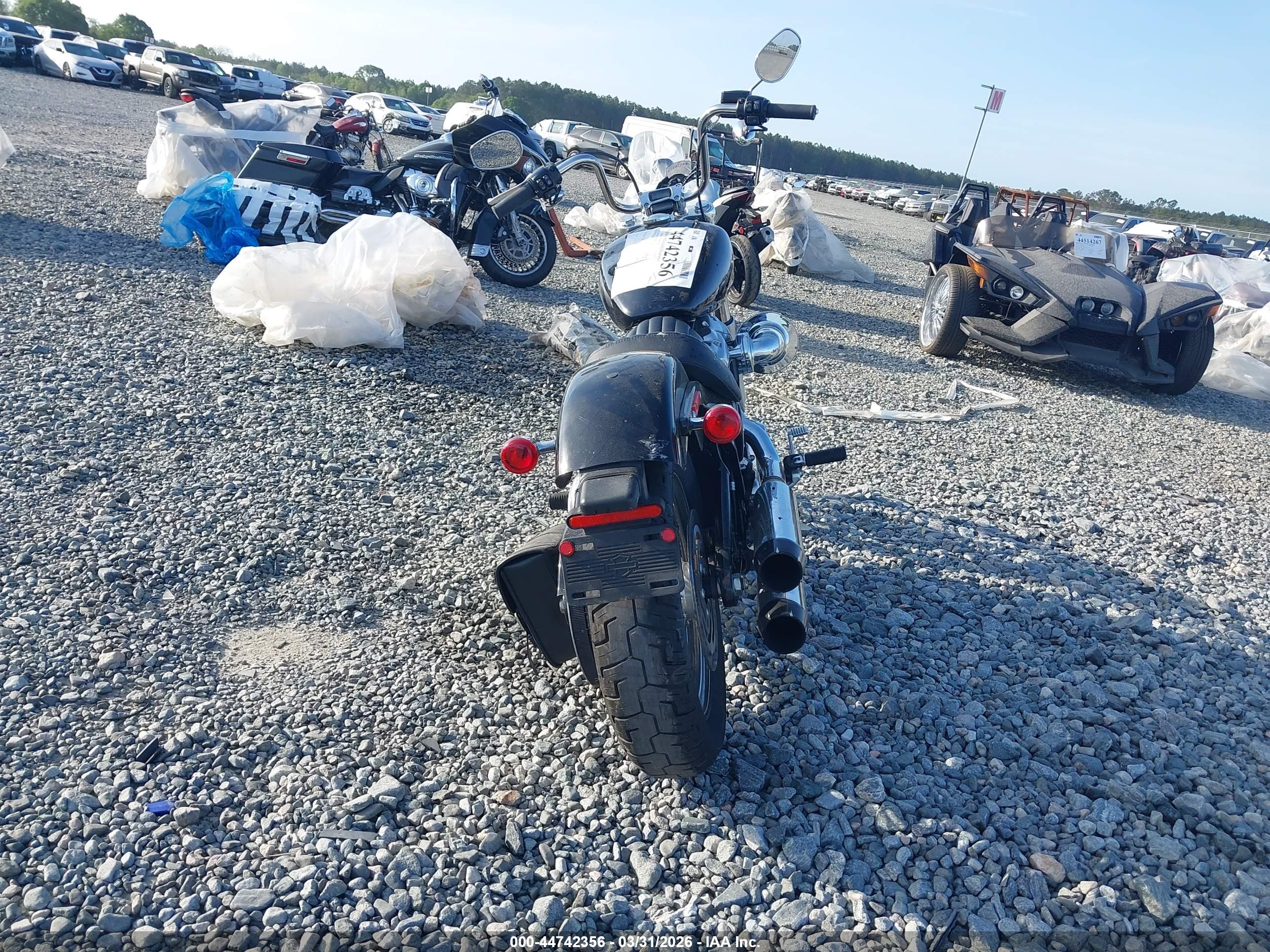 HARLEY-DAVIDSON FXST image 6
