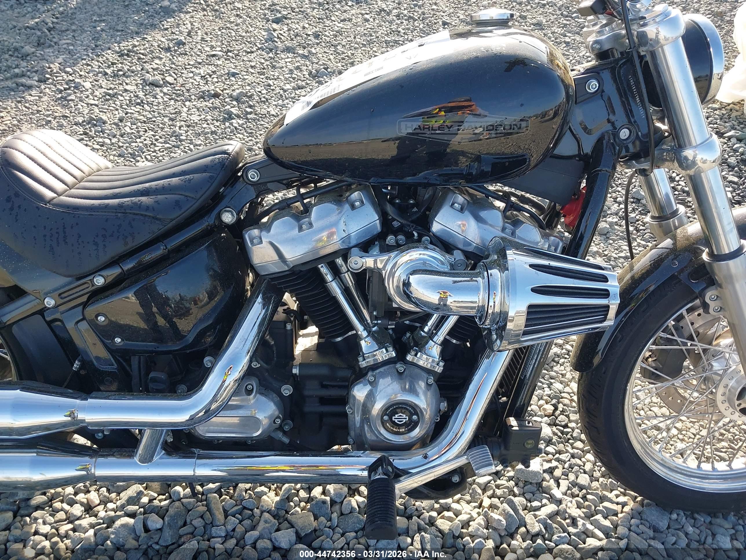 HARLEY-DAVIDSON FXST image 8
