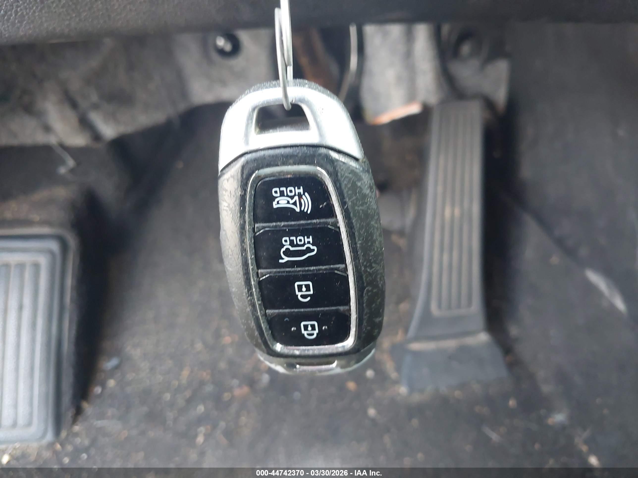 HYUNDAI SANTA image 11
