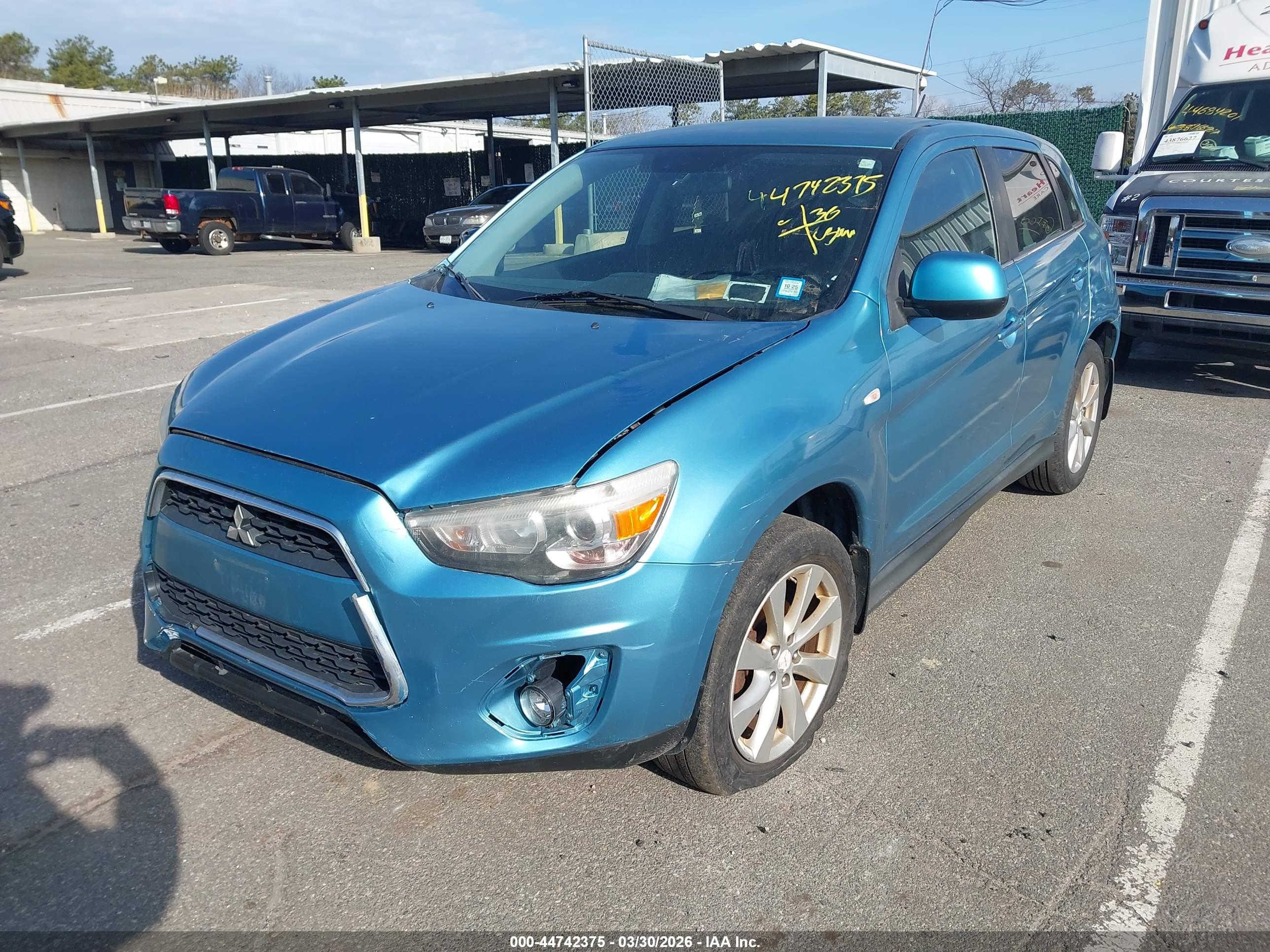 MITSUBISHI OUTLANDER image 2