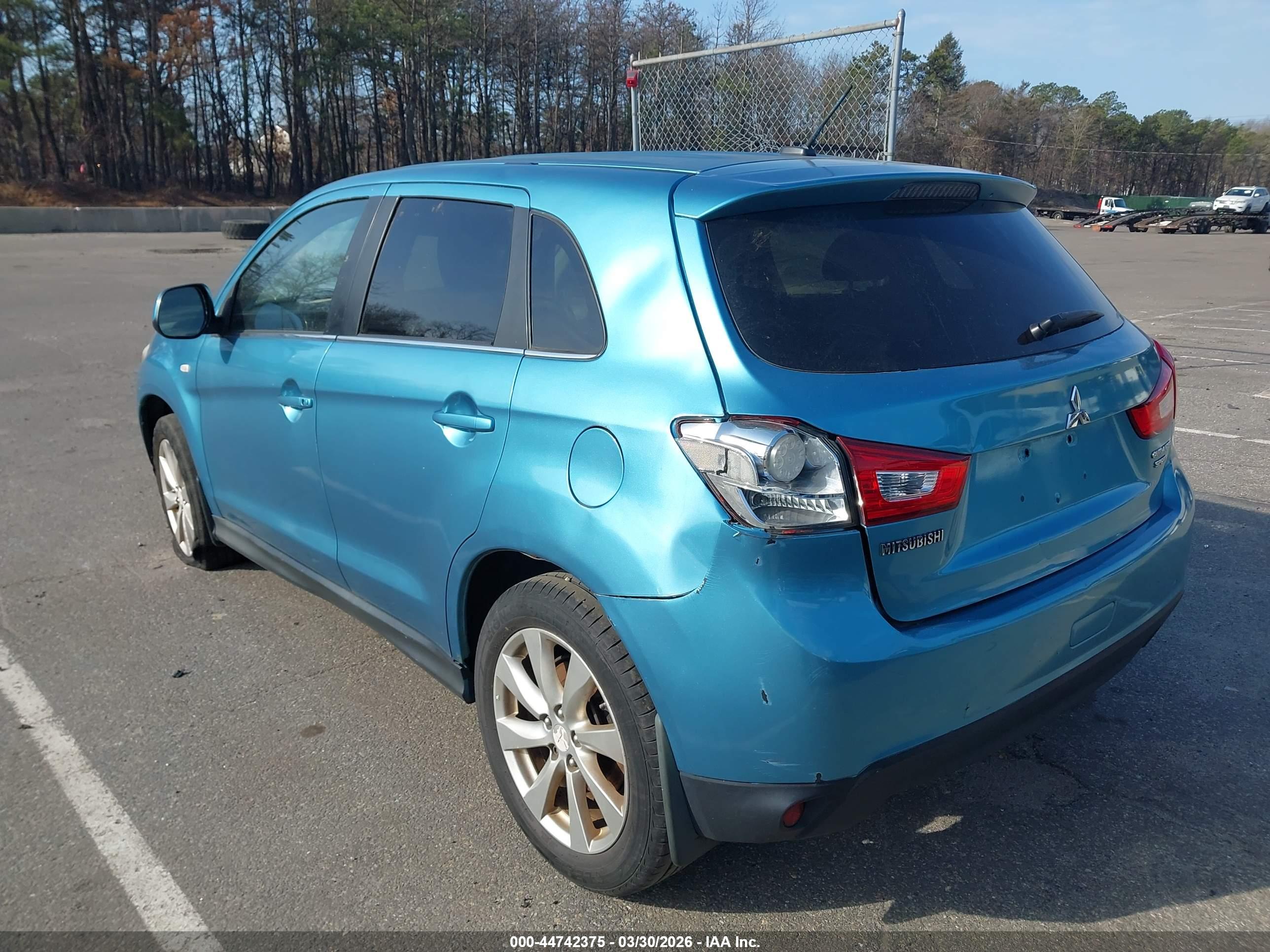MITSUBISHI OUTLANDER image 3