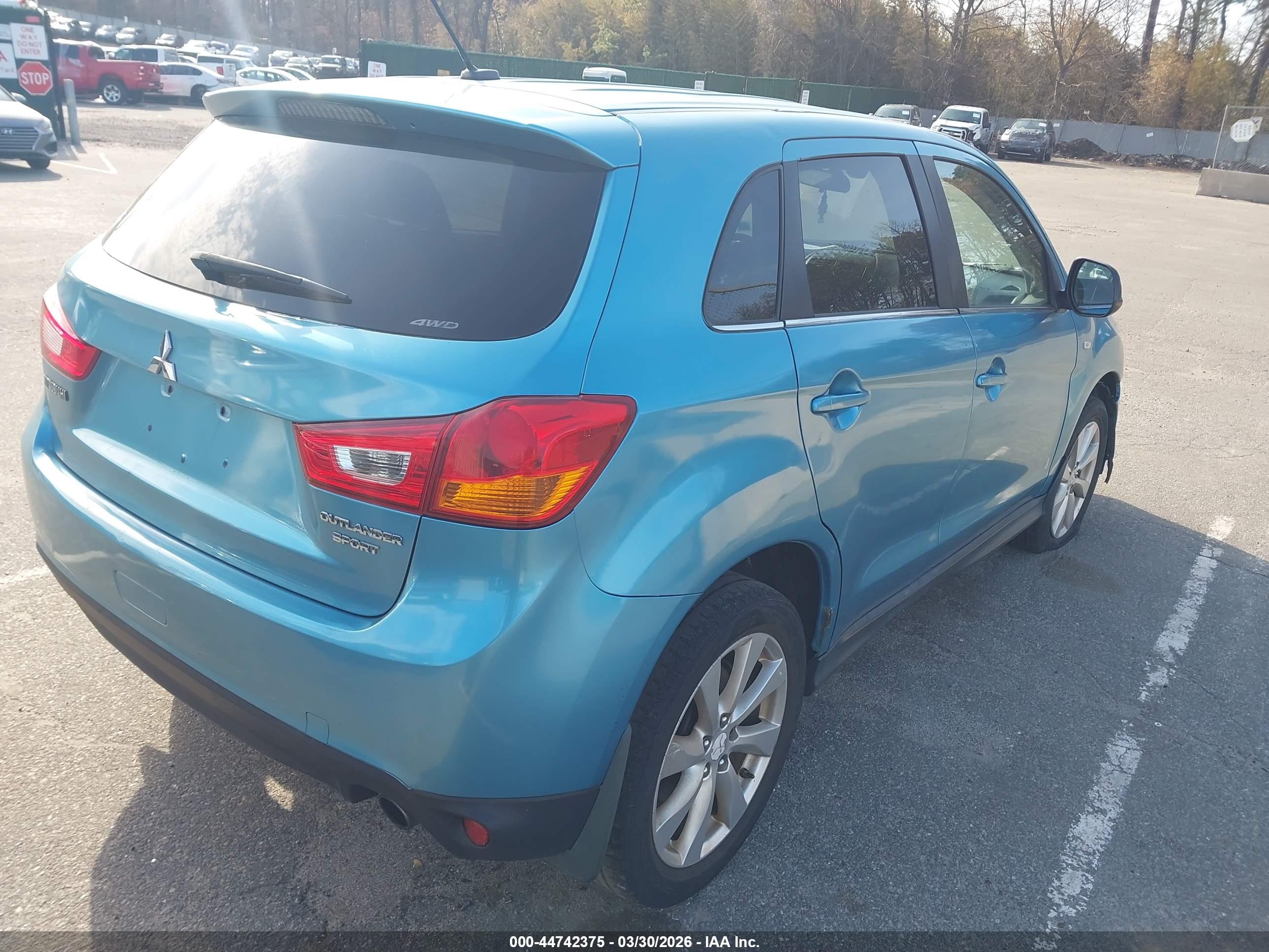 MITSUBISHI OUTLANDER image 4