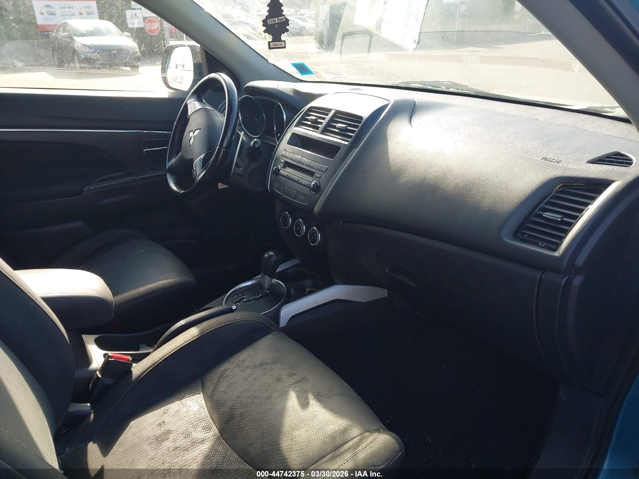 MITSUBISHI OUTLANDER image 5