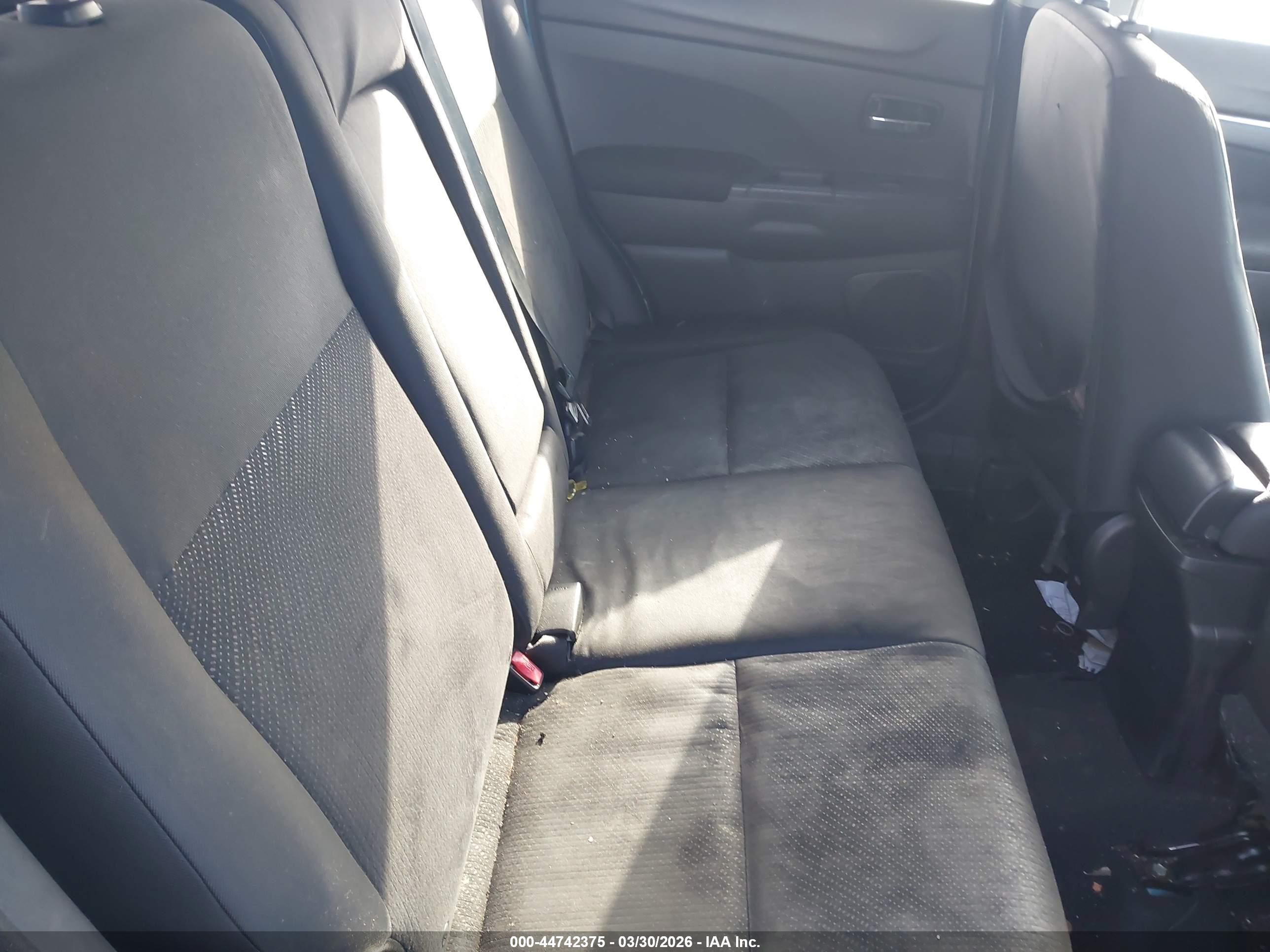 MITSUBISHI OUTLANDER image 8
