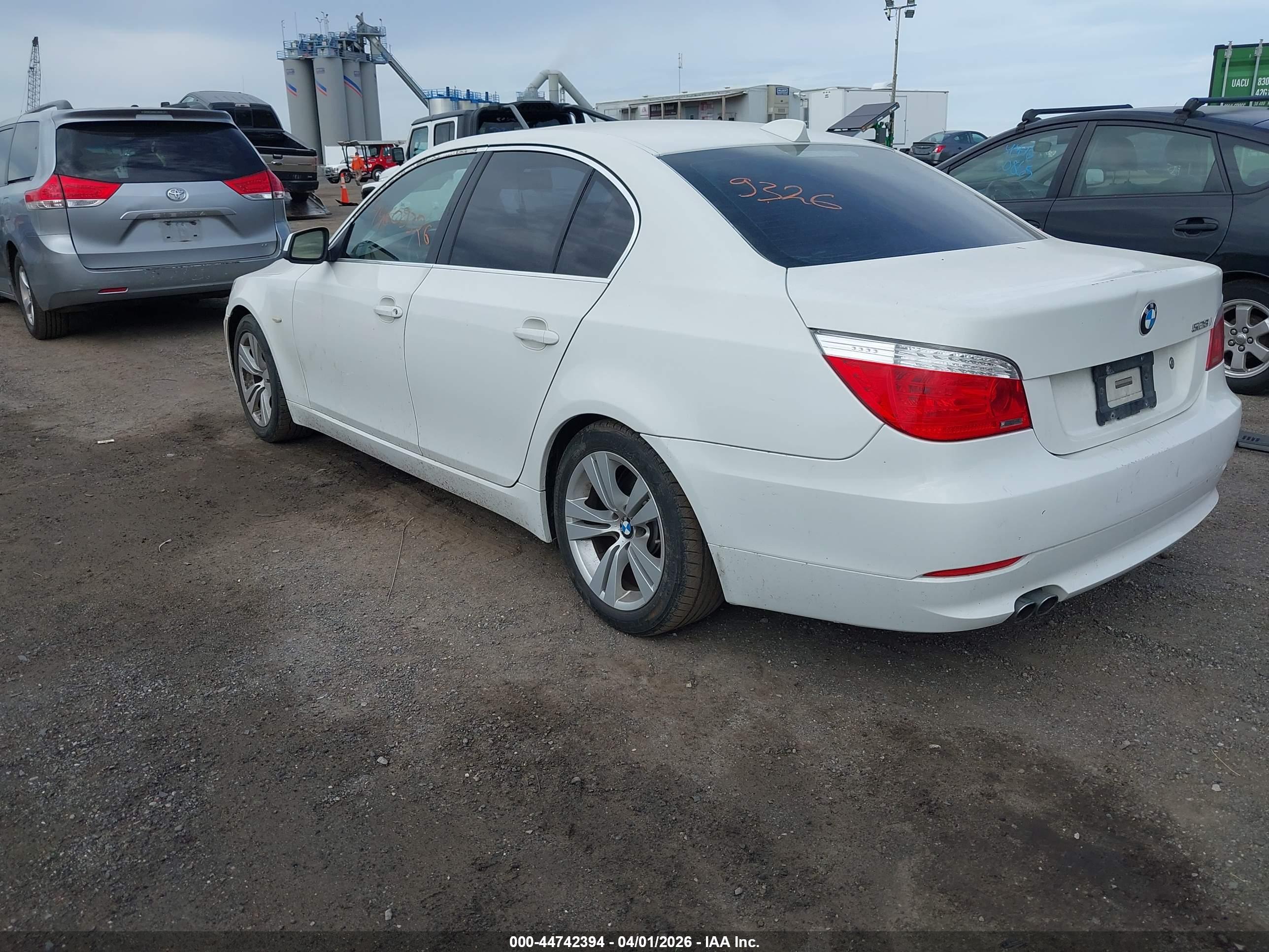BMW 528I image 3