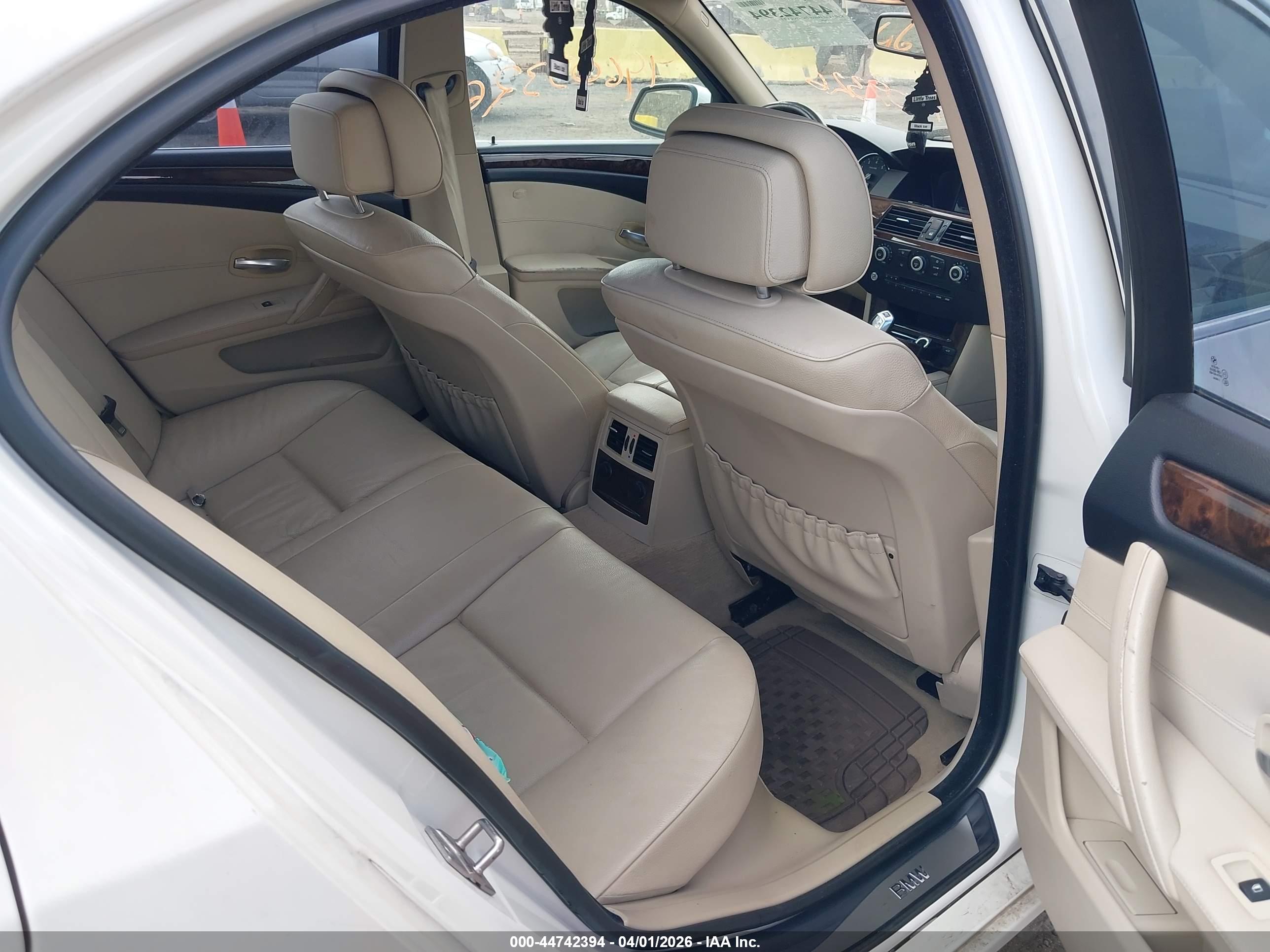 BMW 528I image 8
