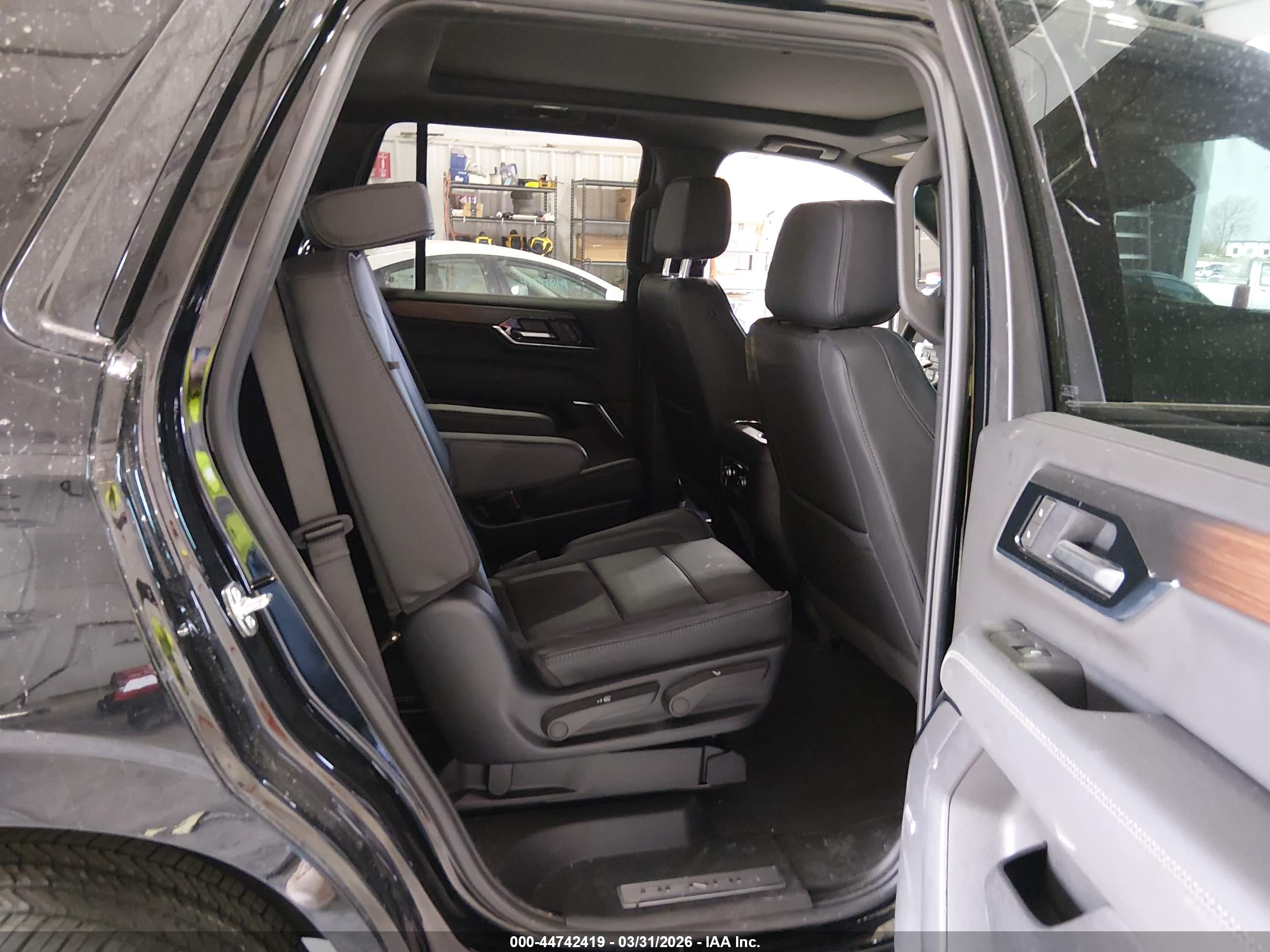 GMC YUKON image 8