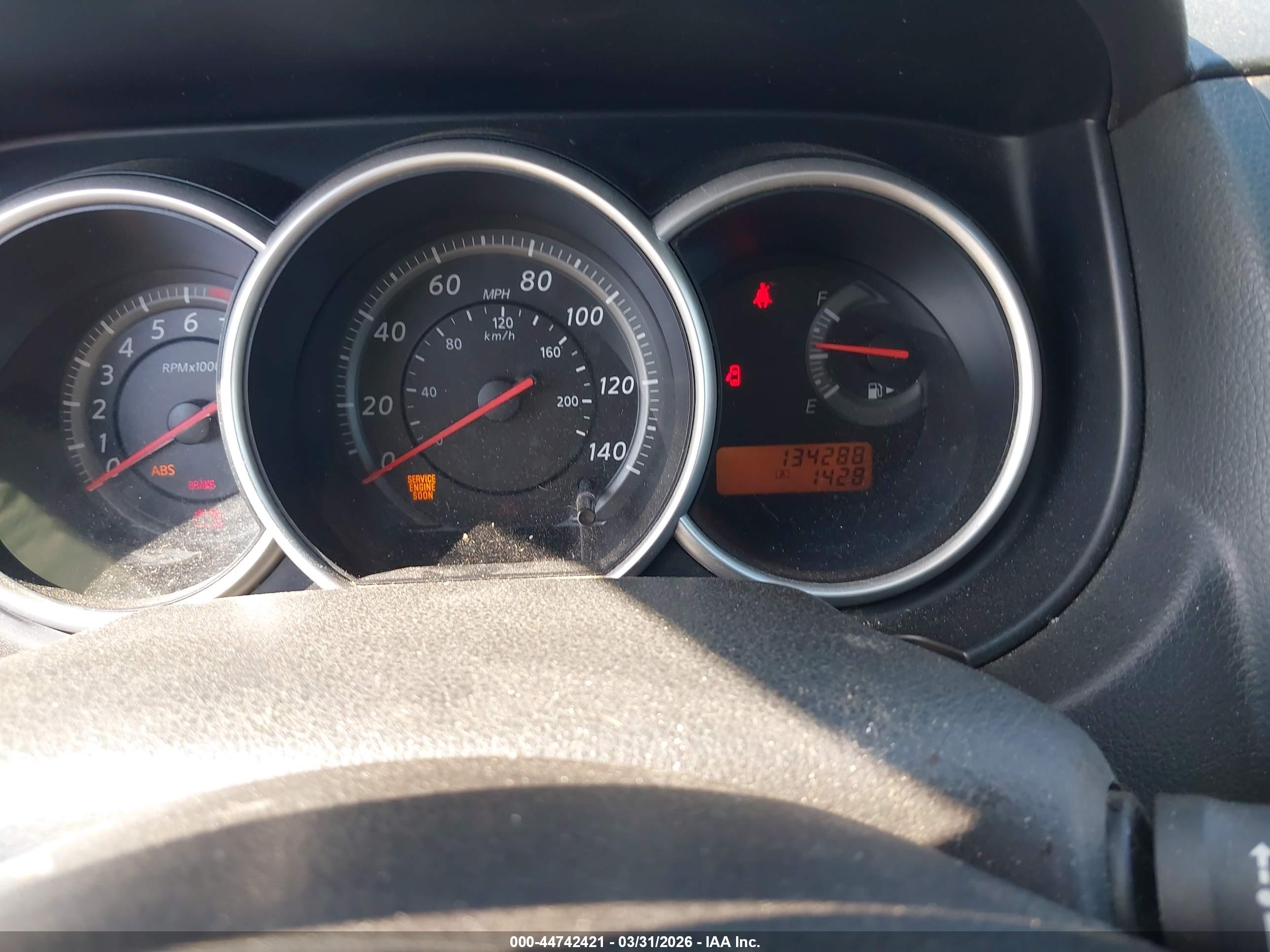 NISSAN VERSA image 7